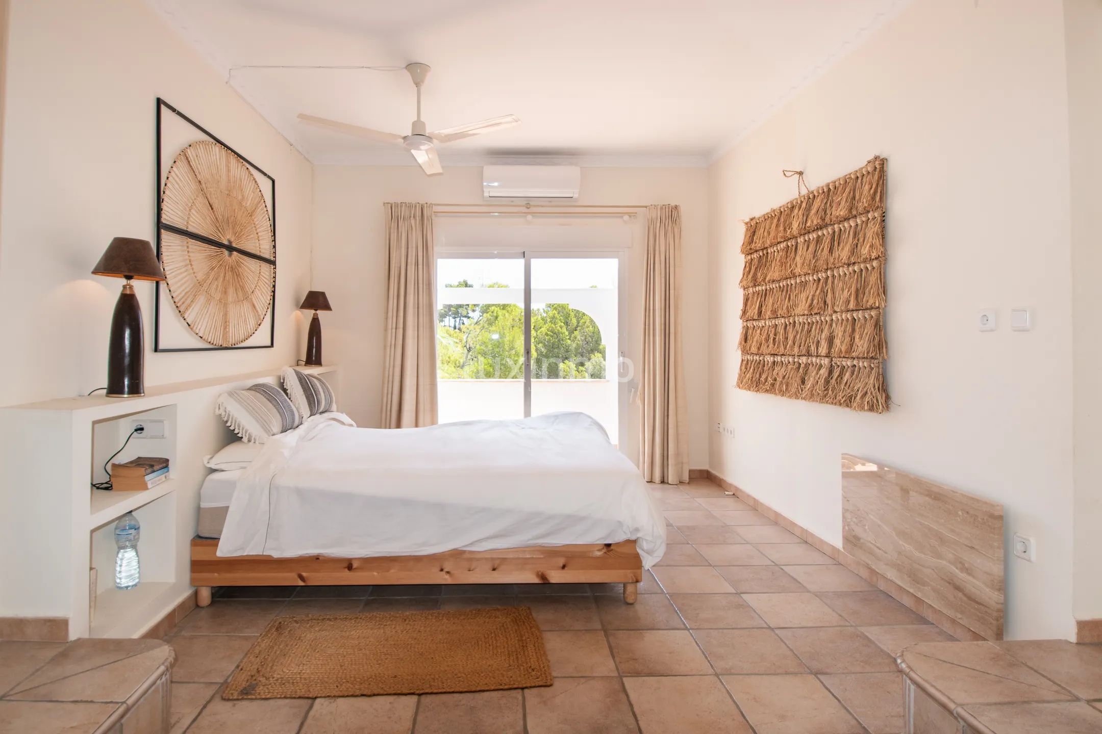 Exclusive ibiza-style villa with open views and private pool — photo 14