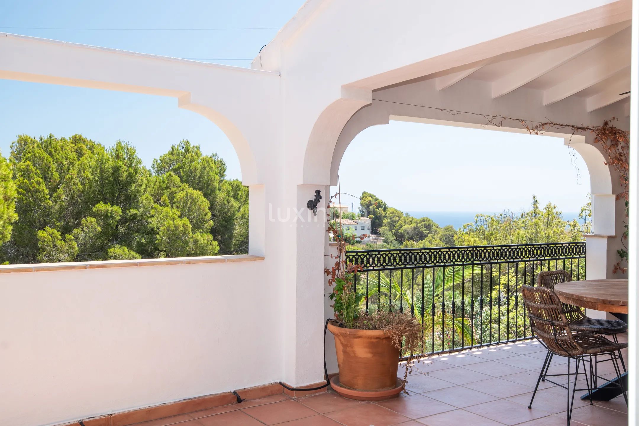 Exclusive ibiza-style villa with open views and private pool — photo 16