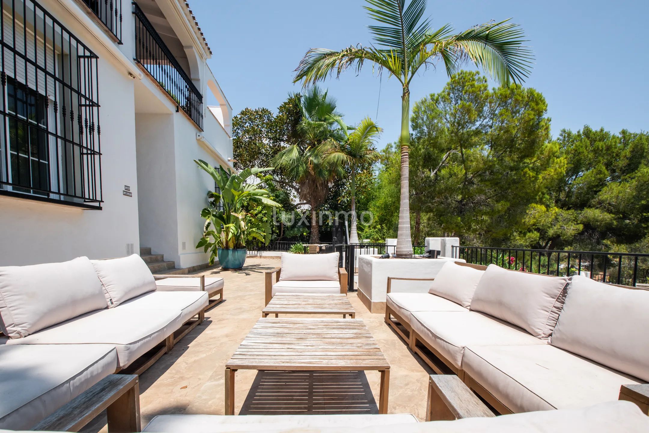 Exclusive ibiza-style villa with open views and private pool — photo 4