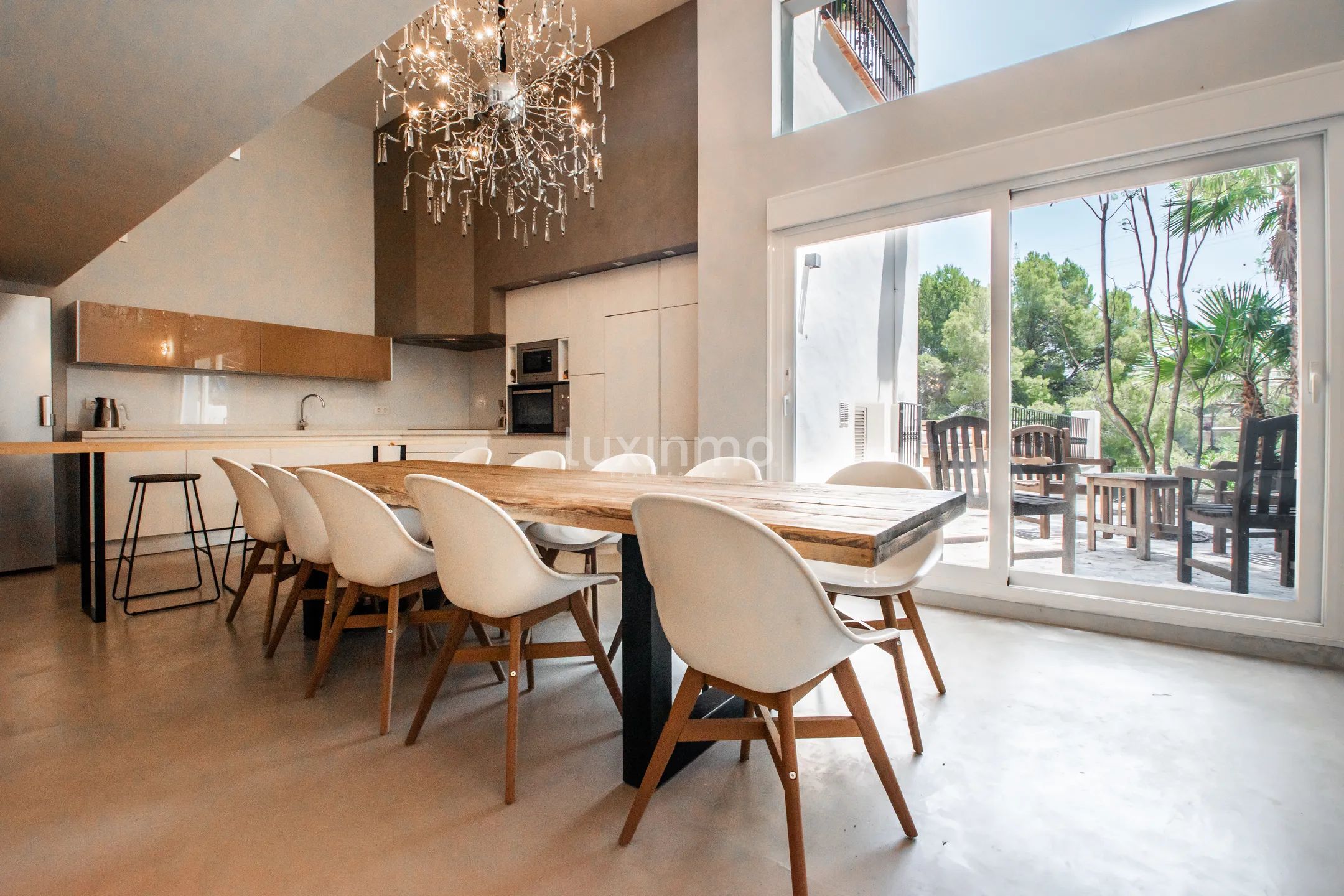 Exclusive ibiza-style villa with open views and private pool — photo 7