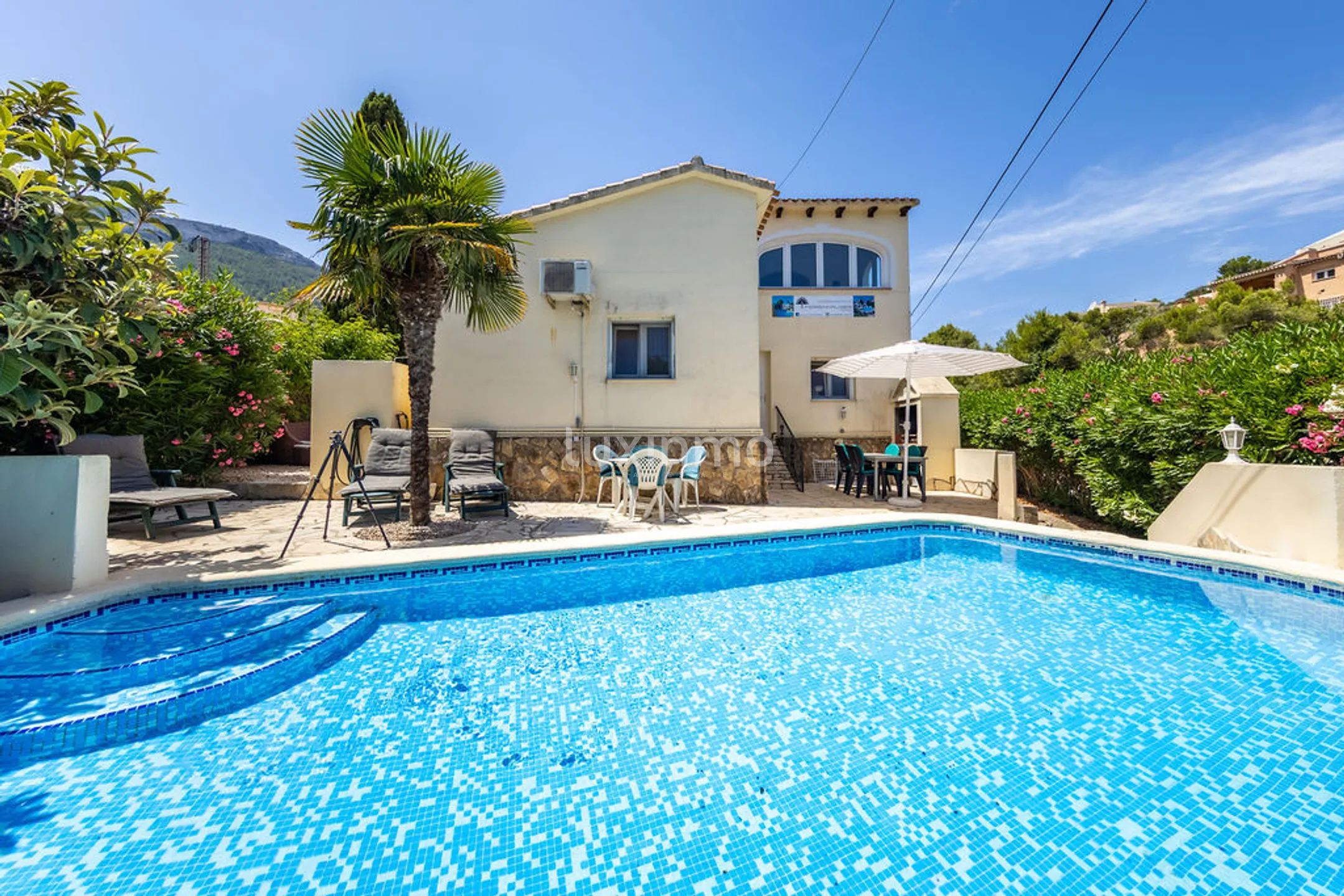 Investment alert: 2 houses for sale in Denia with tourist license