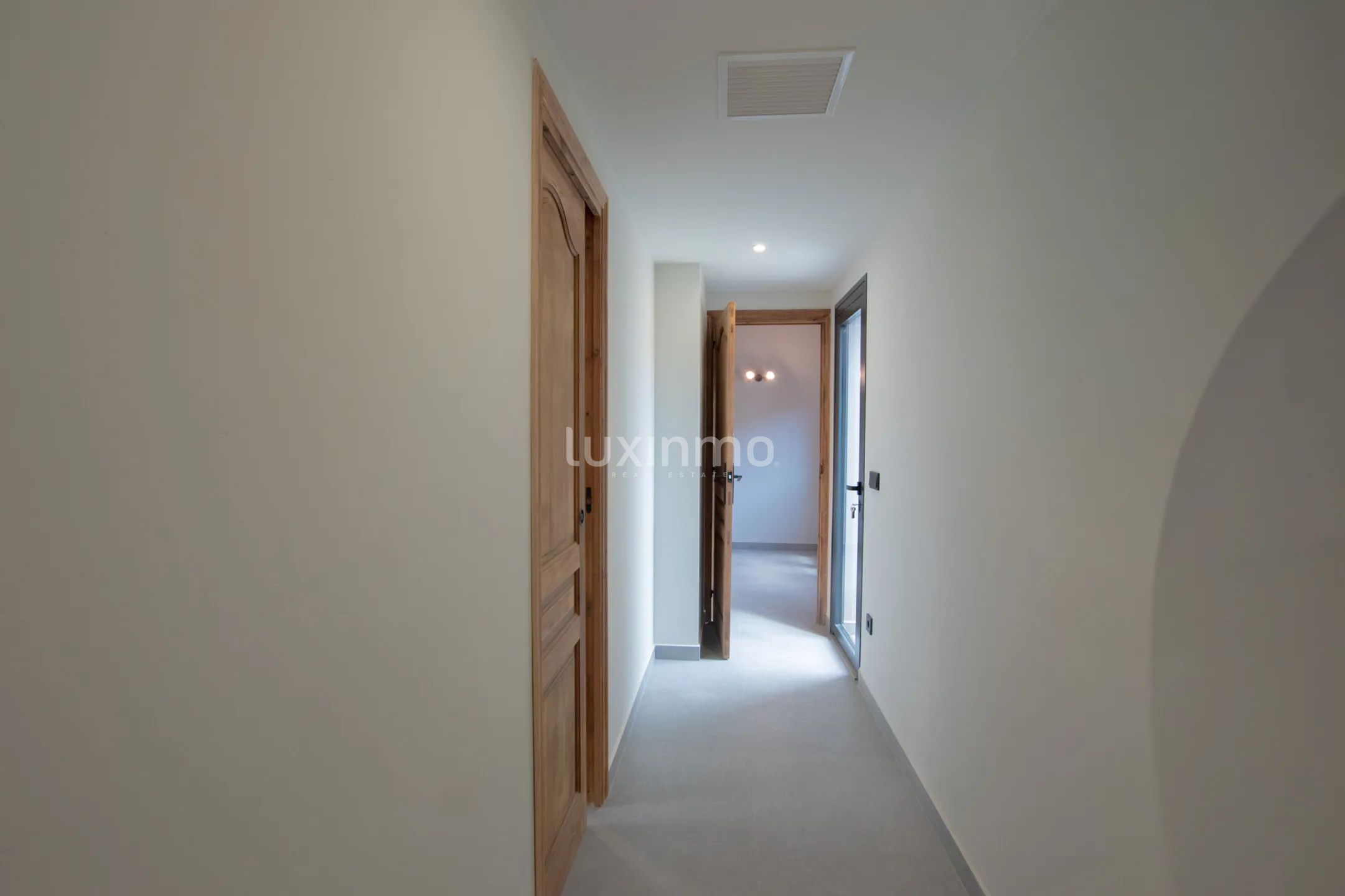 Modern two bedroom flat to let in Senija — photo 10