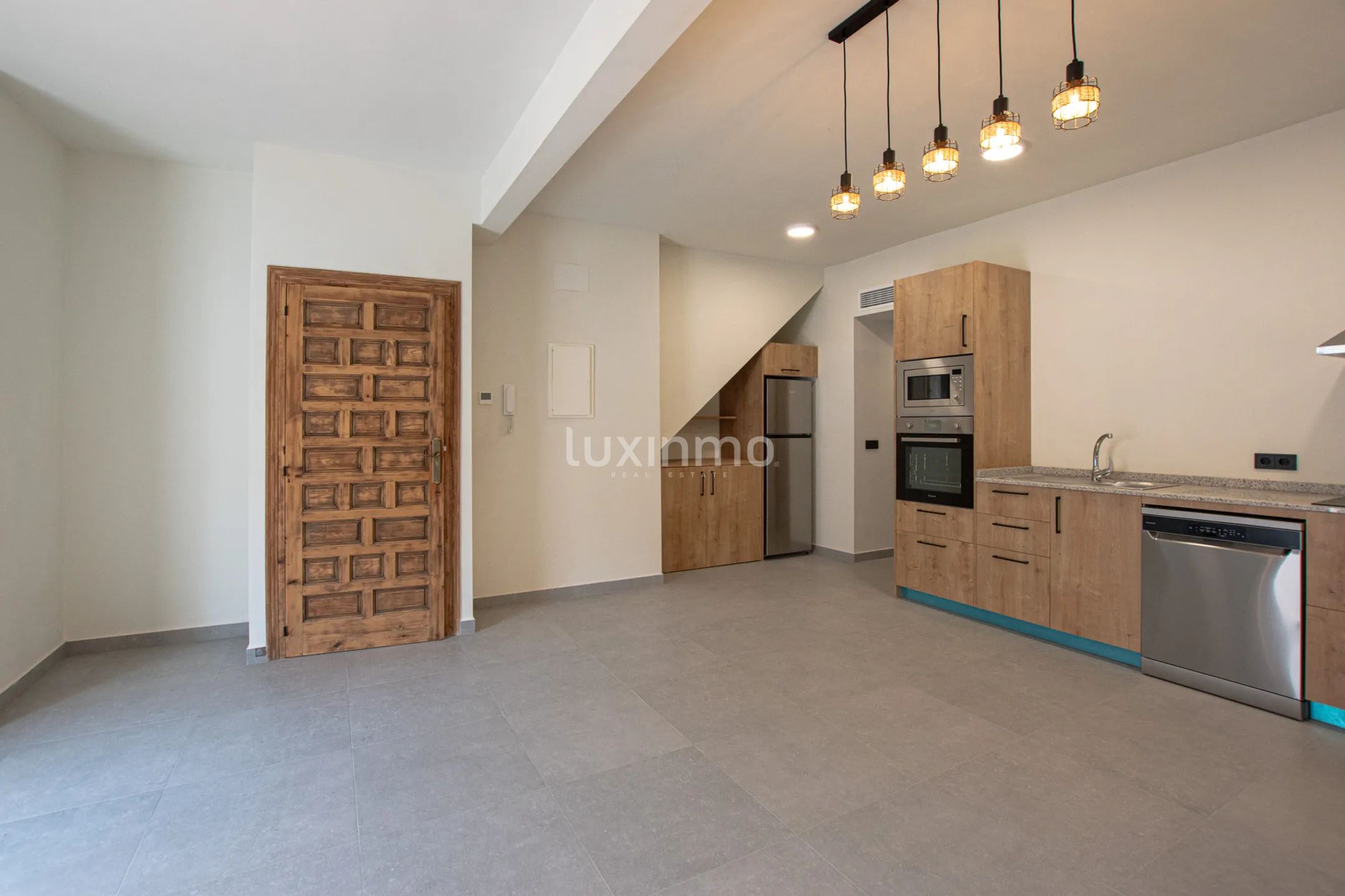 Modern two bedroom flat to let in Senija — photo 4