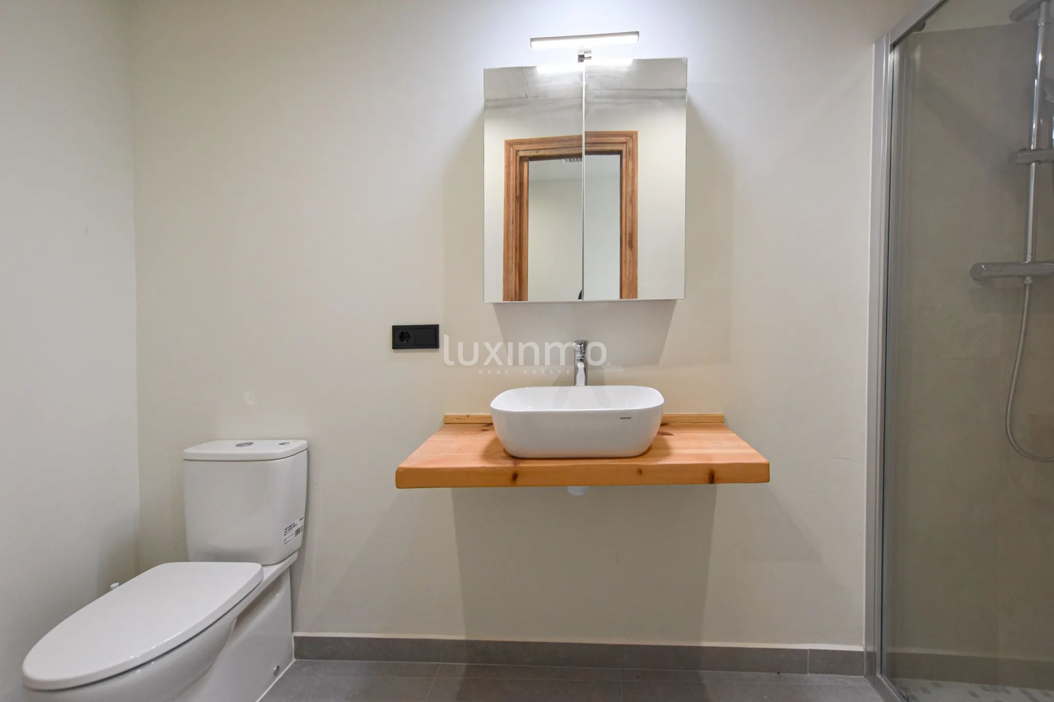 Modern two bedroom flat to let in Senija — photo 11