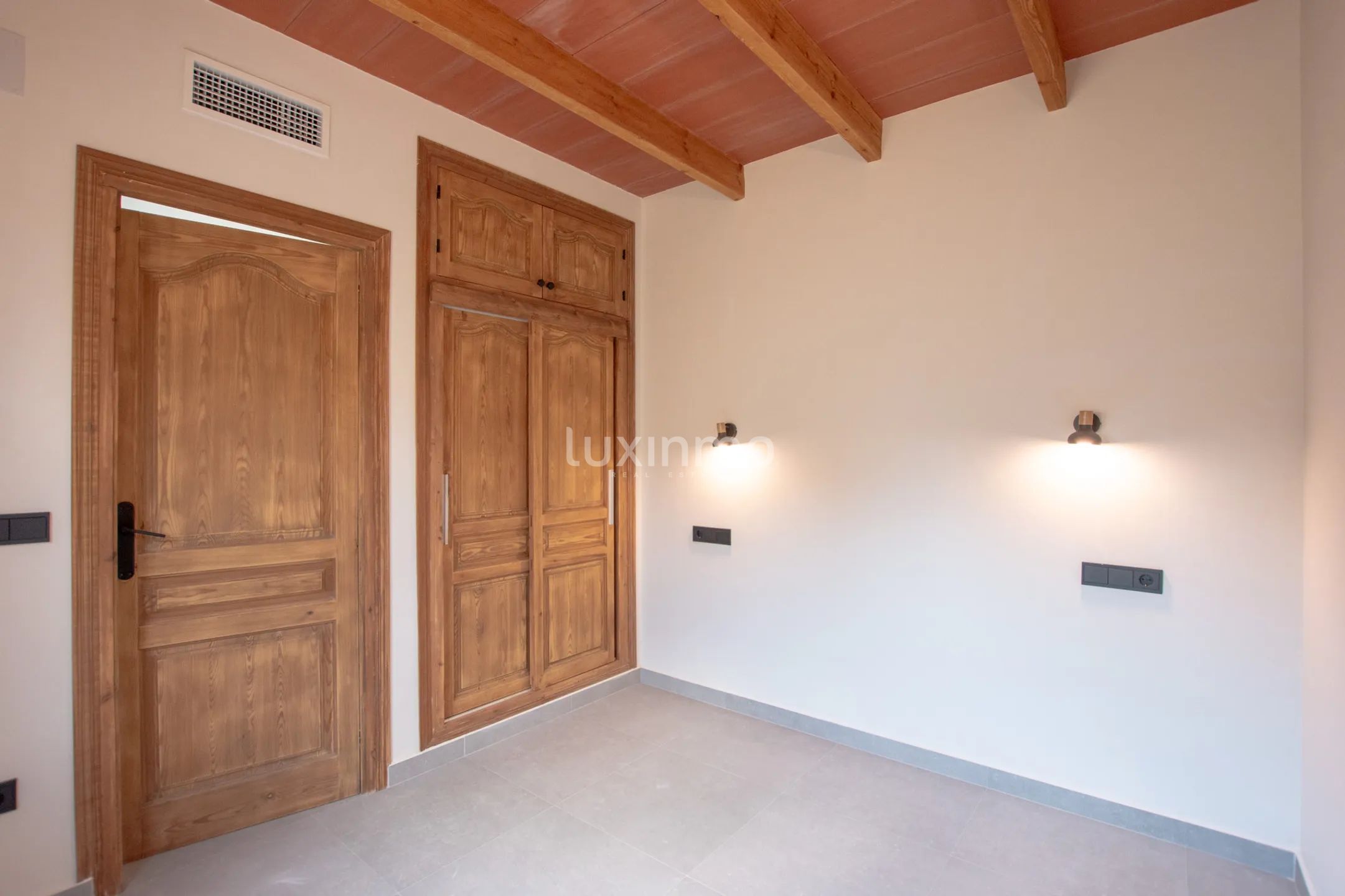 Modern two bedroom flat to let in Senija — photo 7