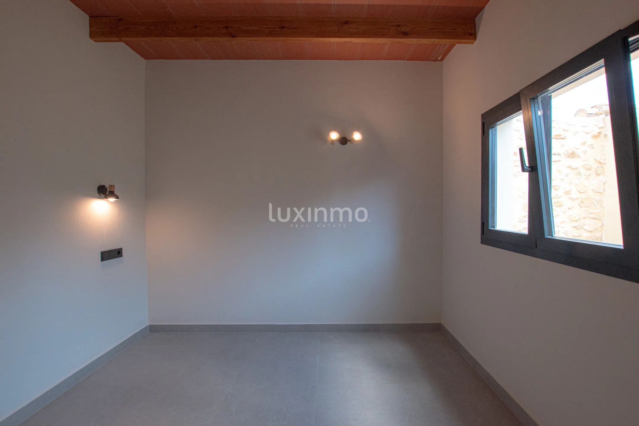Modern two bedroom flat to let in Senija — photo 14