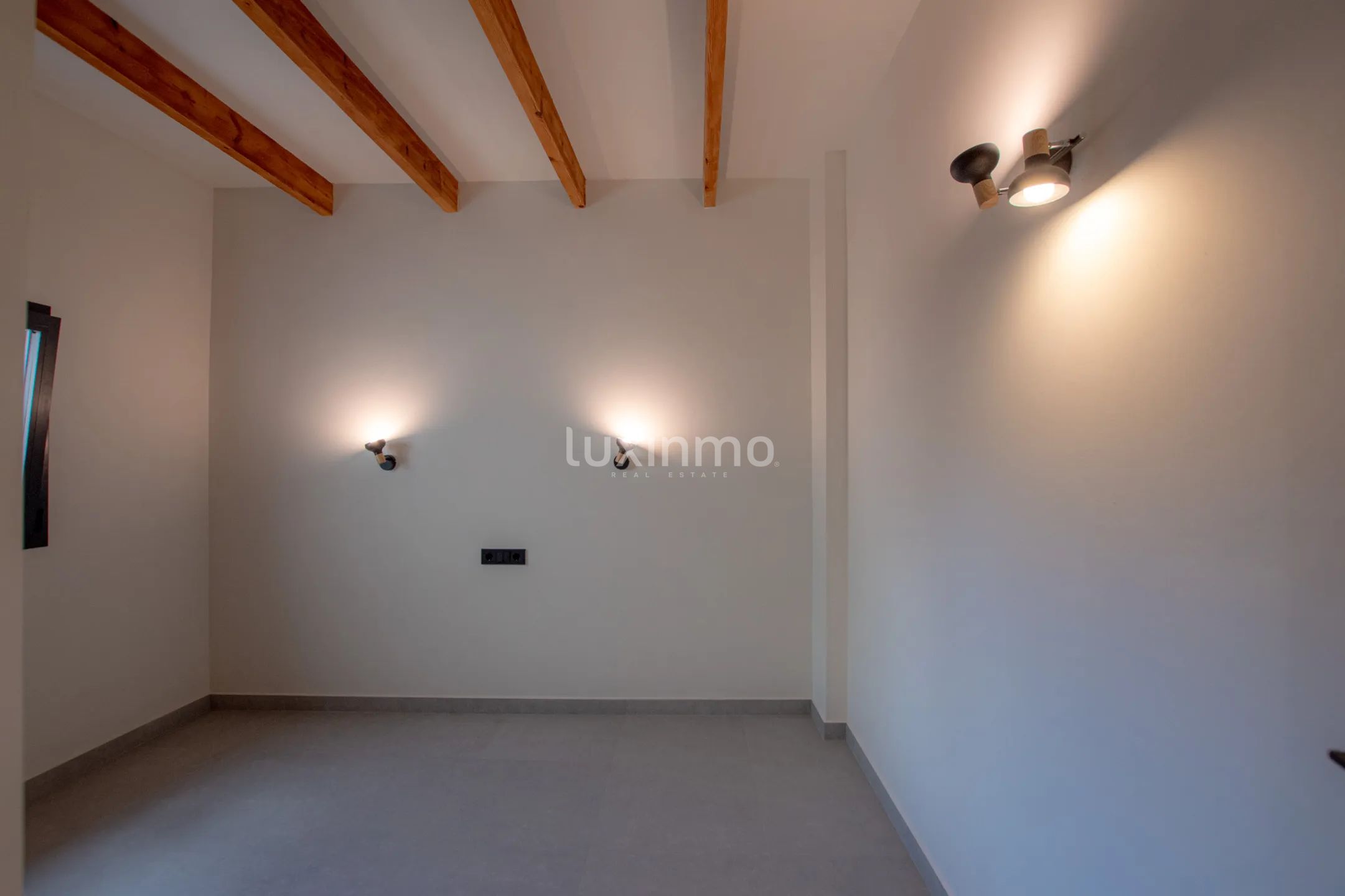 Modern two bedroom flat to let in Senija — photo 13