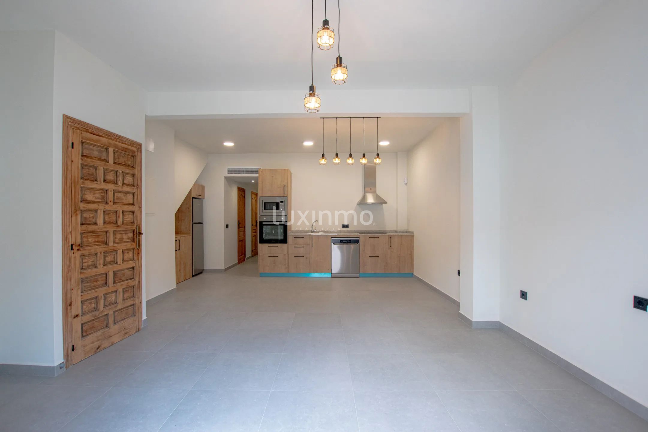 Modern two bedroom flat to let in Senija — photo 3