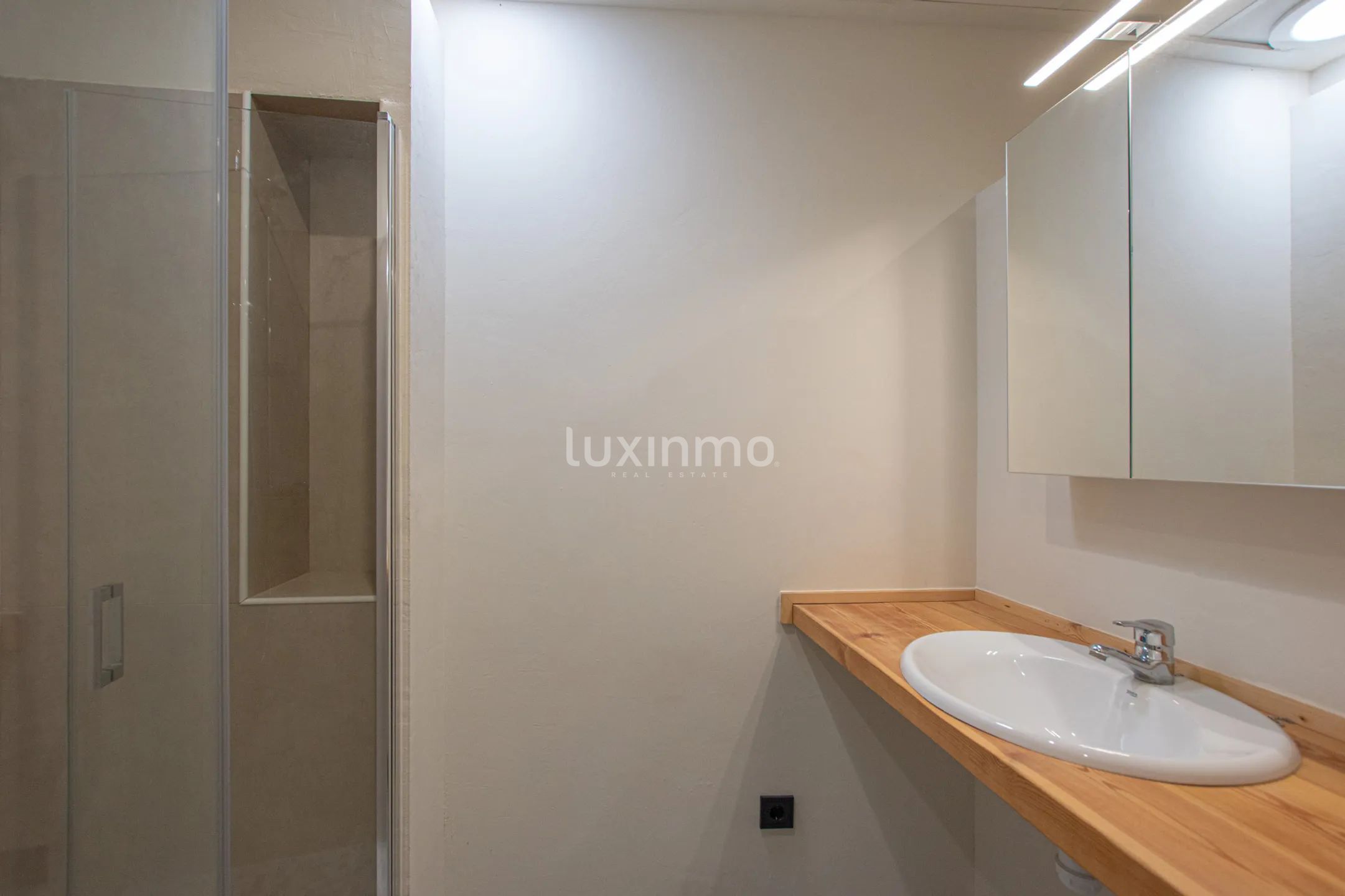 Modern two bedroom flat to let in Senija — photo 9