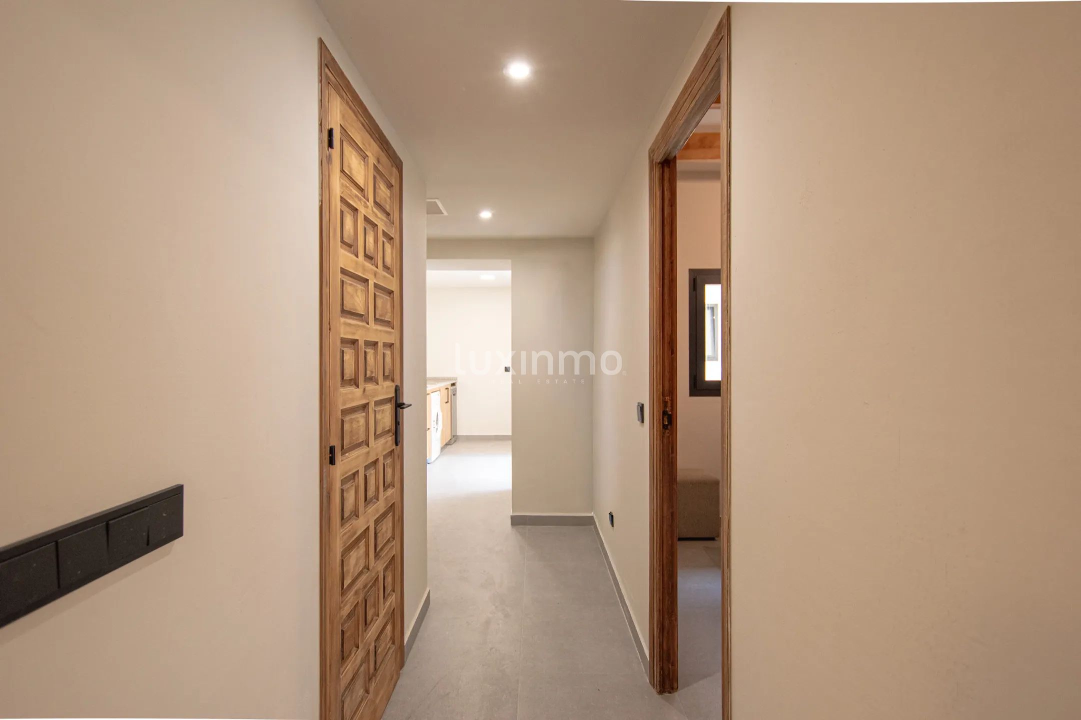 Moderne 2-Zimmer-Wohnung zu vermieten in Senija — photo 8