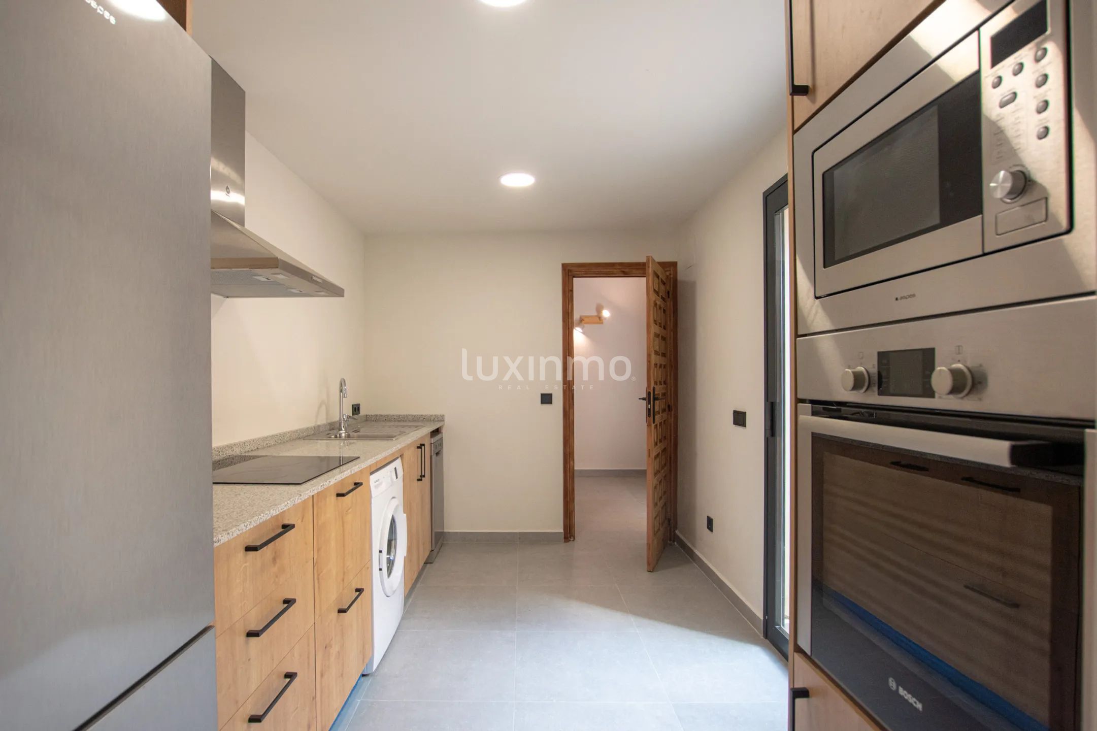 Moderne 2-Zimmer-Wohnung zu vermieten in Senija — photo 15
