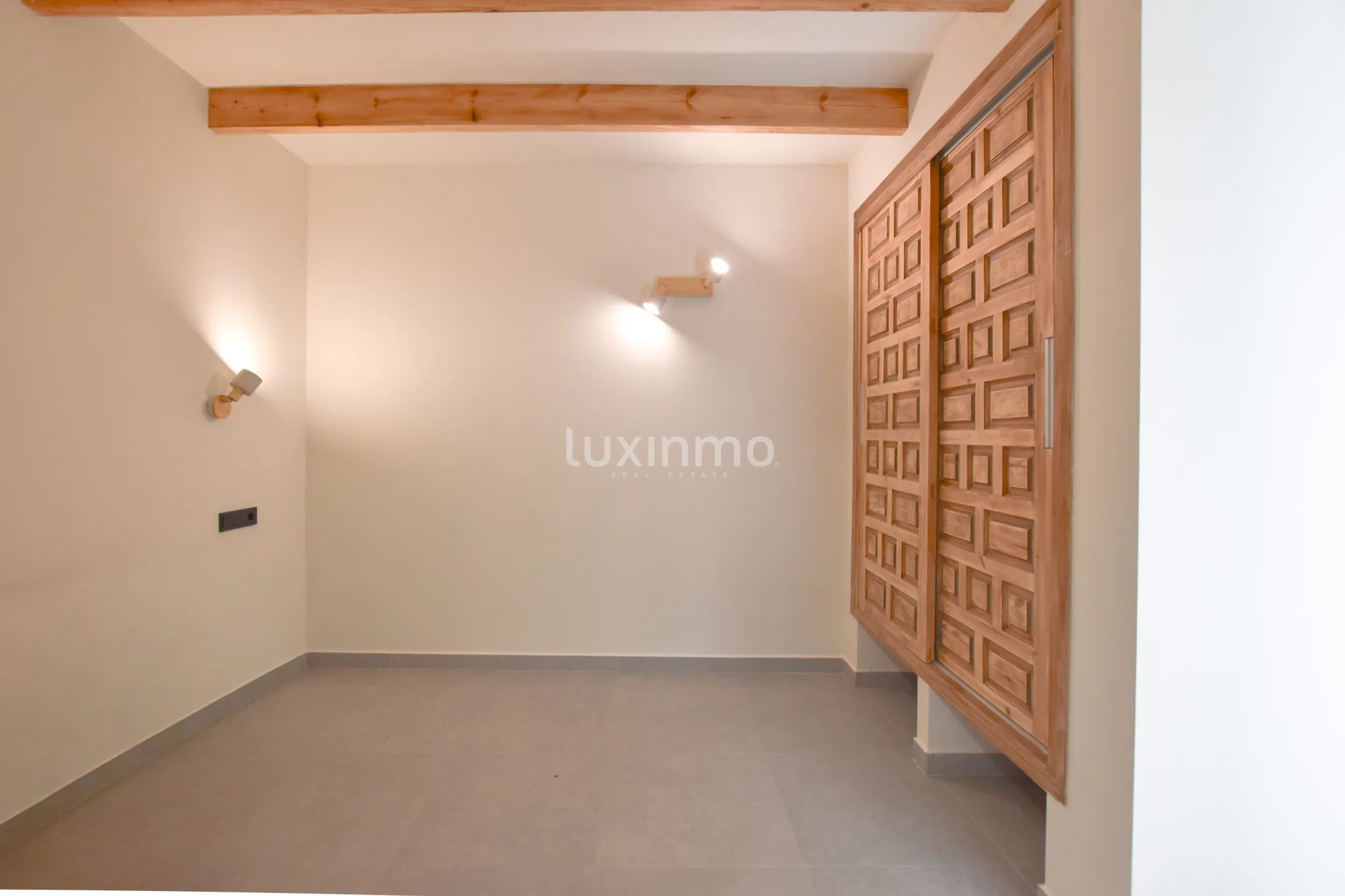 Moderne 2-Zimmer-Wohnung zu vermieten in Senija — photo 19