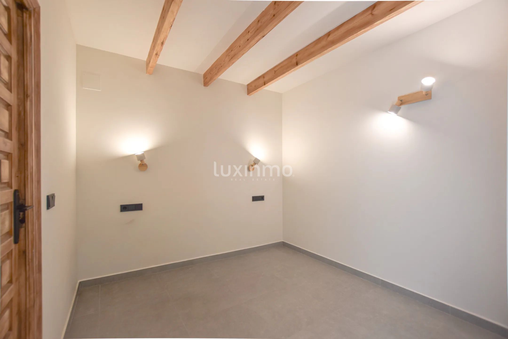 Moderne 2-Zimmer-Wohnung zu vermieten in Senija — photo 18