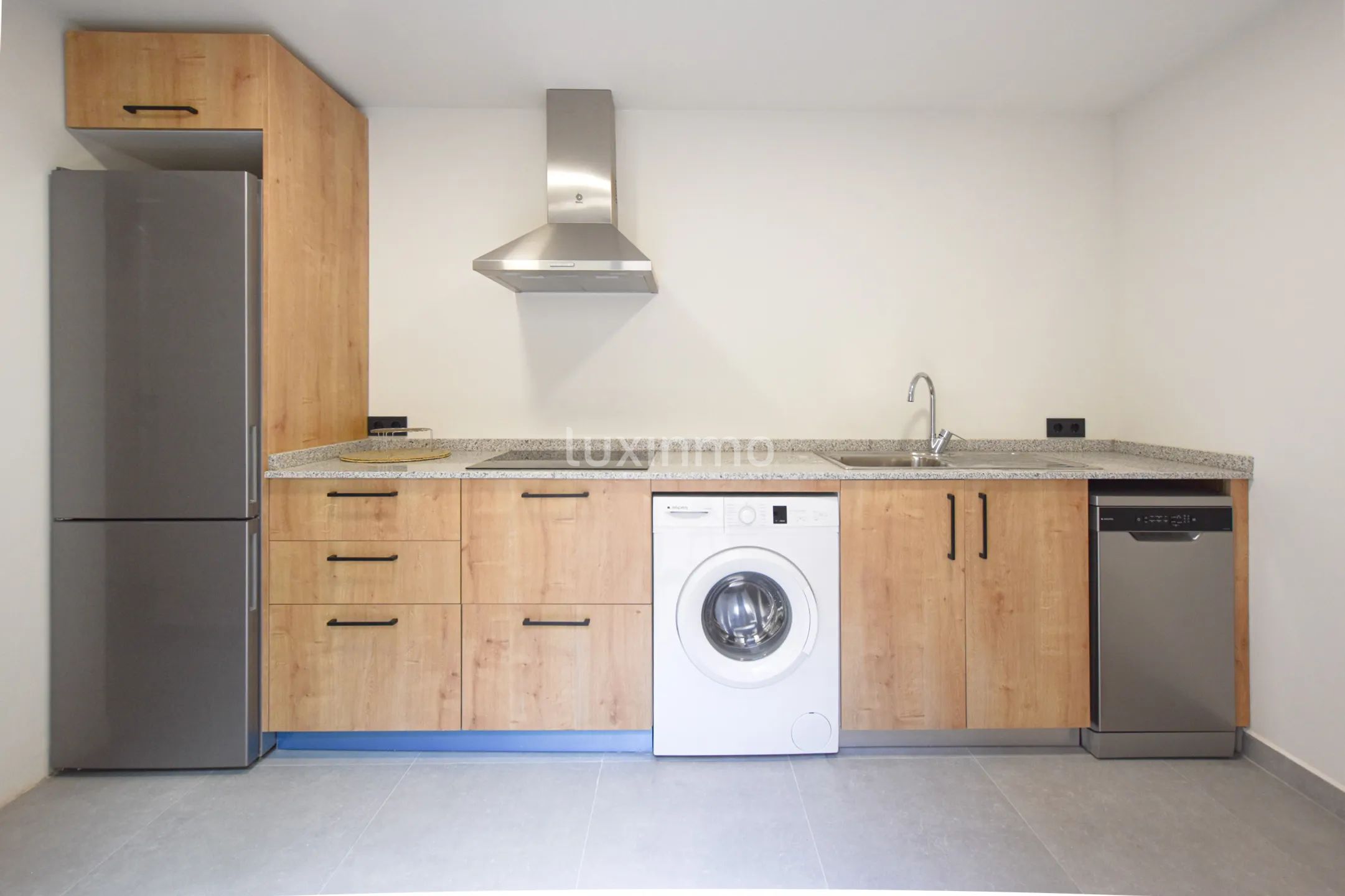 Moderne 2-Zimmer-Wohnung zu vermieten in Senija — photo 13
