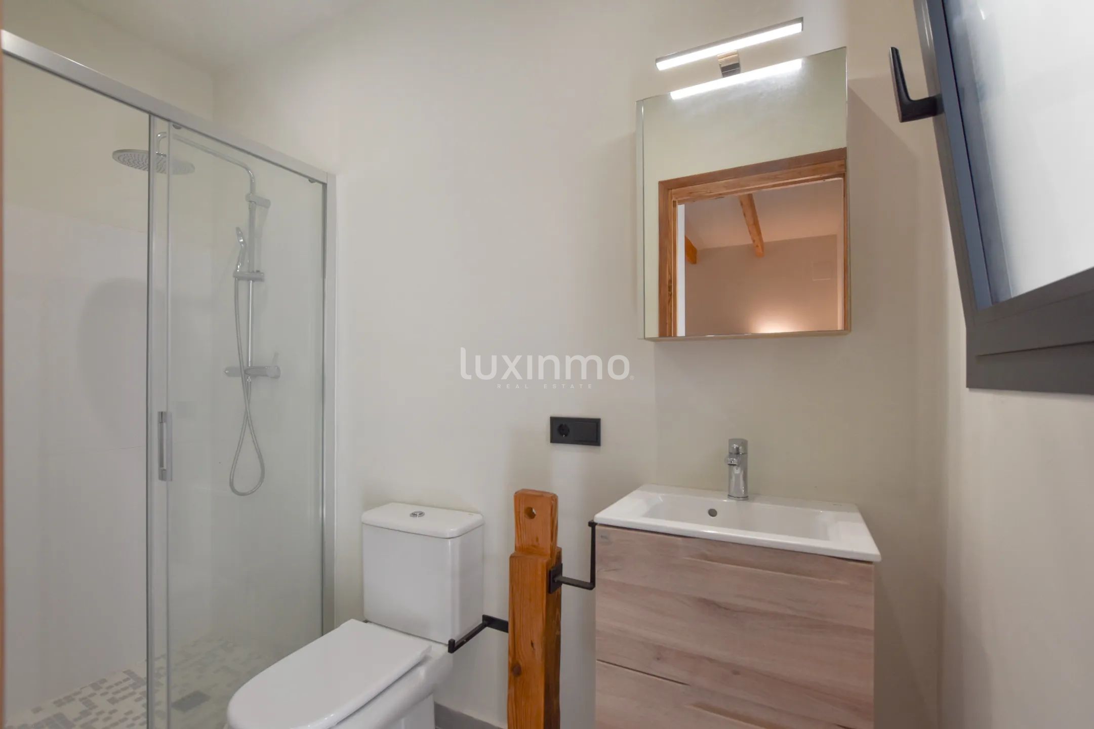 Moderne 2-Zimmer-Wohnung zu vermieten in Senija — photo 21