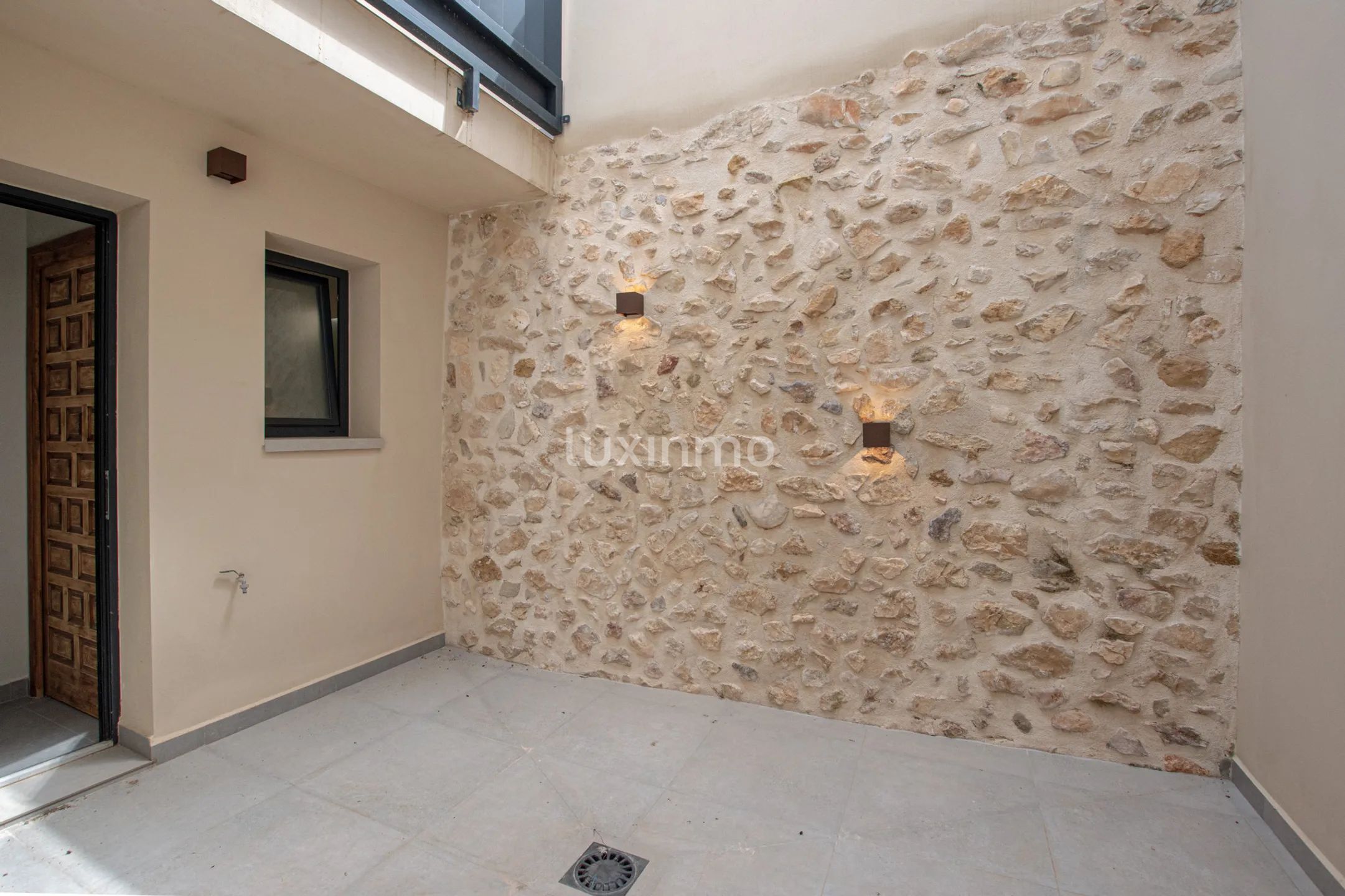 Moderne 2-Zimmer-Wohnung zu vermieten in Senija — photo 16