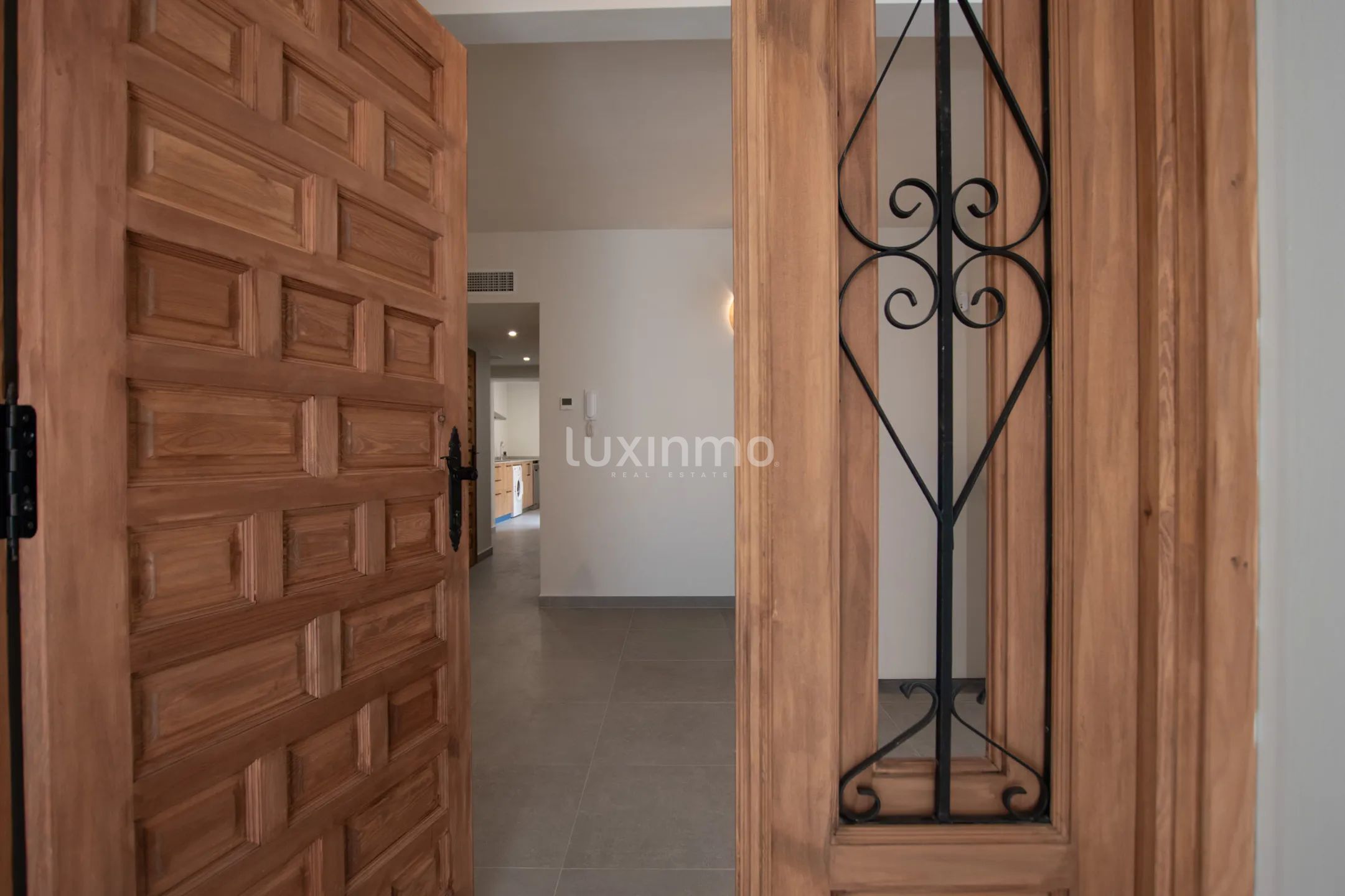 Modern two bedroom flat to let in Senija — photo 3