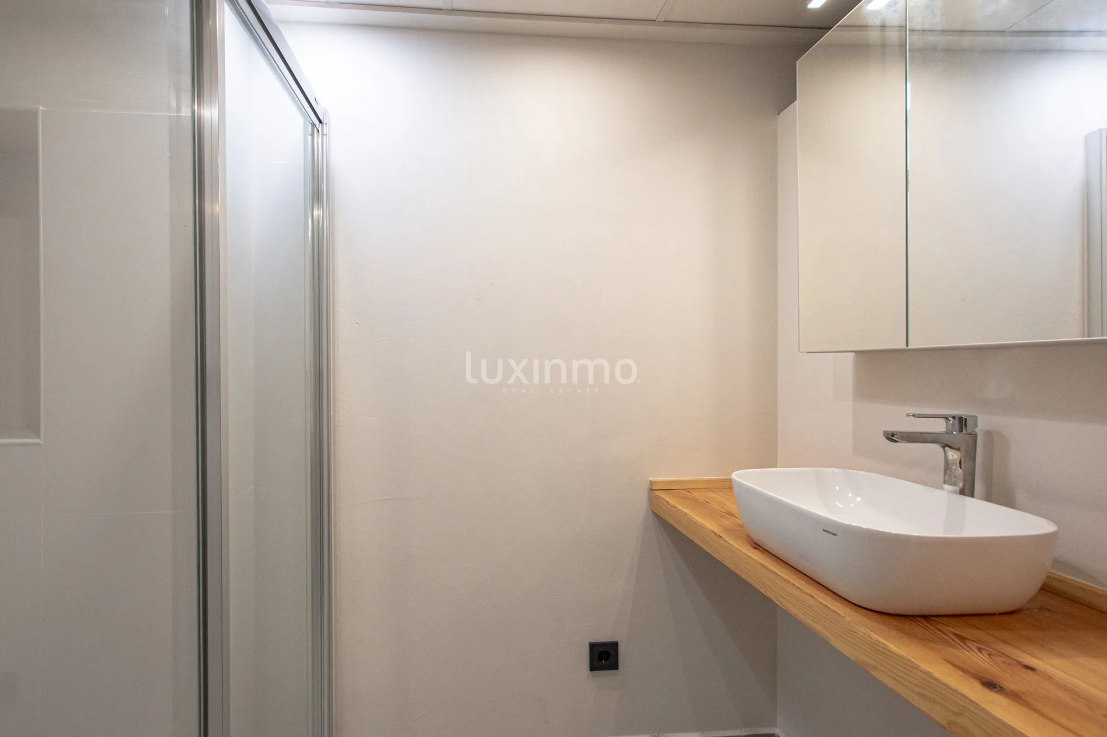 Moderne 2-Zimmer-Wohnung zu vermieten in Senija — photo 12