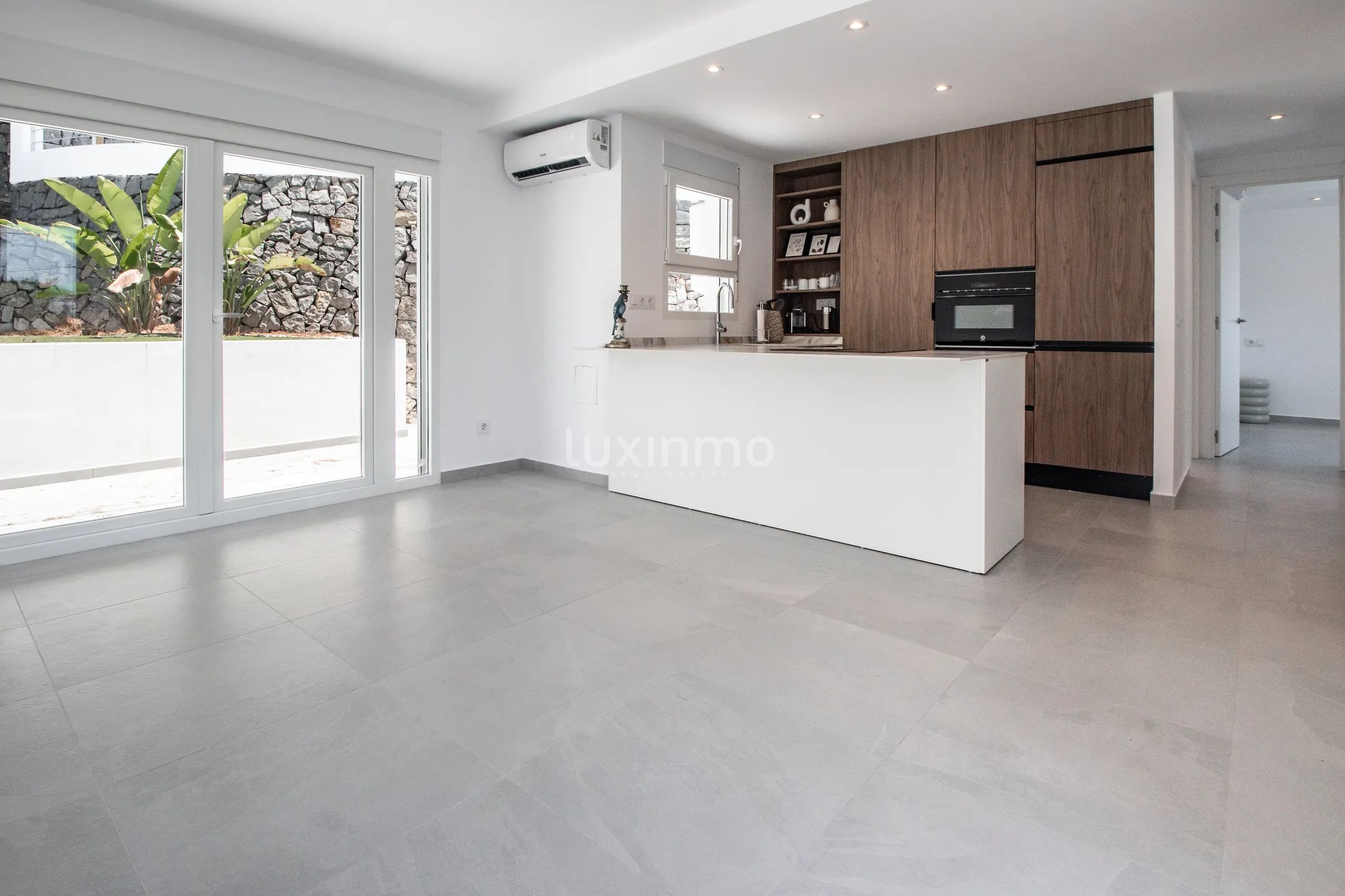 Detached 2-bedroom villa with independent studio and pool for rent in Altea — photo 5