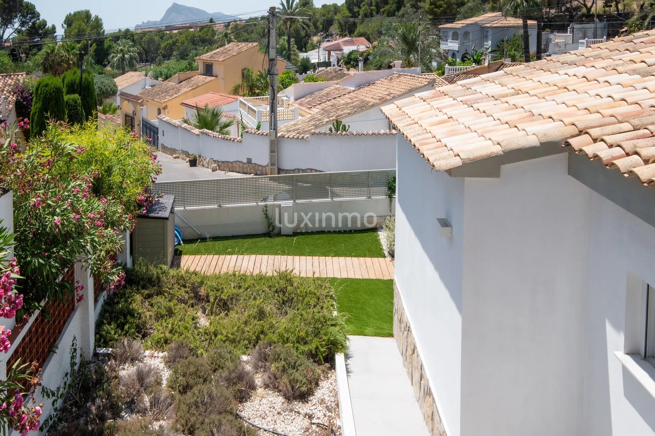 Detached 2-bedroom villa with independent studio and pool for rent in Altea — photo 19