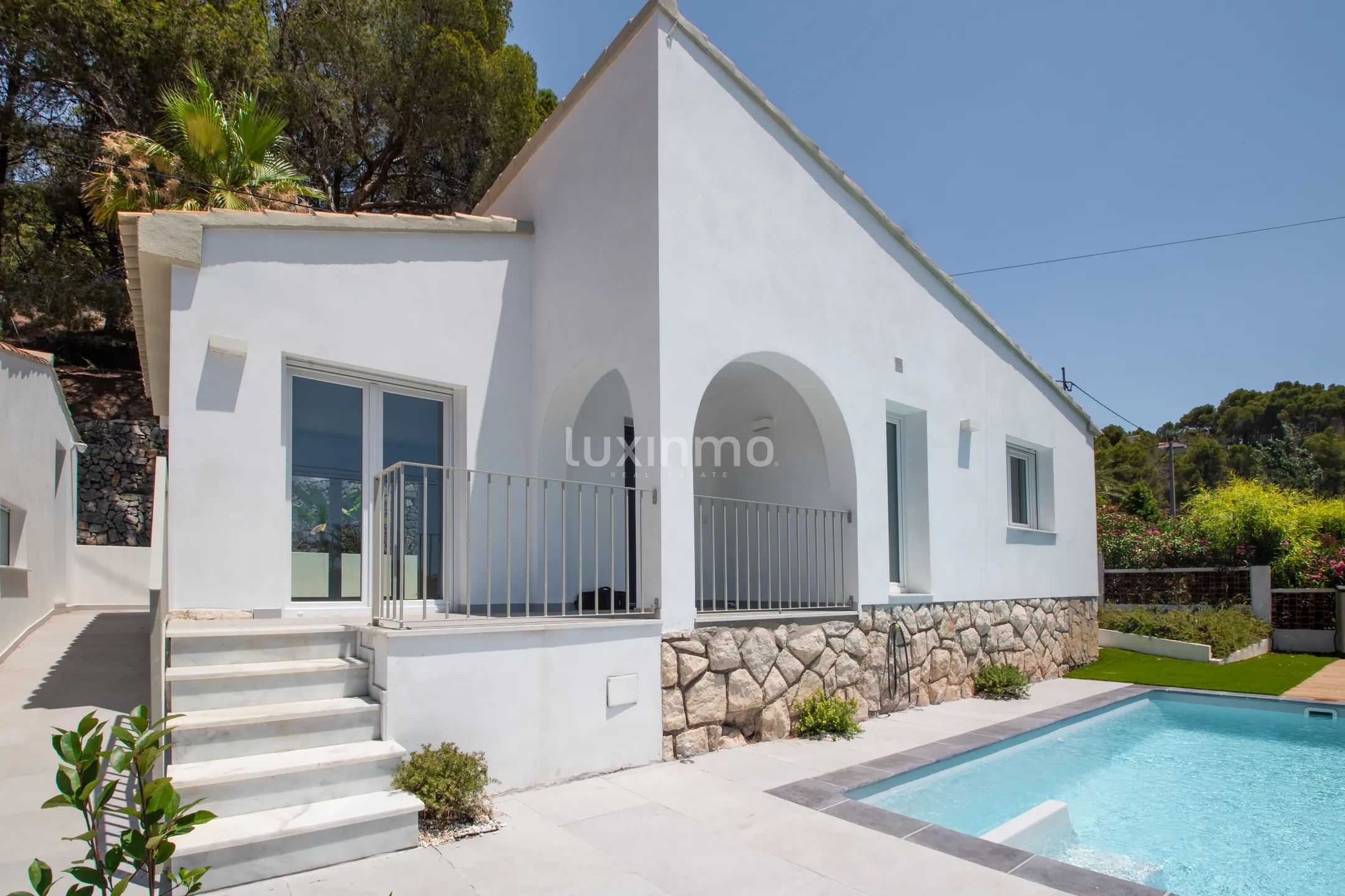 Detached 2-bedroom villa with independent studio and pool for rent in Altea — photo 3