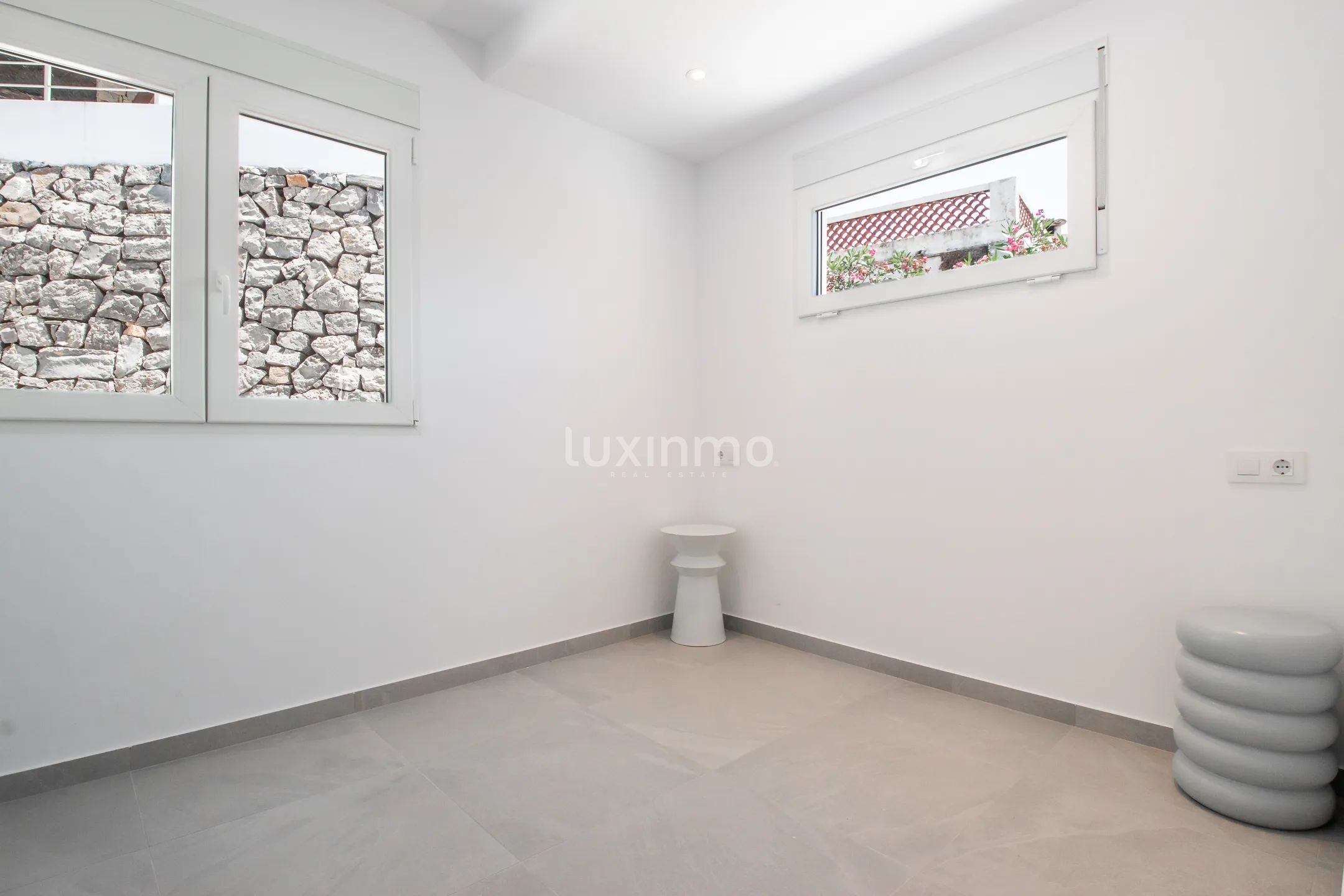 Detached 2-bedroom villa with independent studio and pool for rent in Altea — photo 8