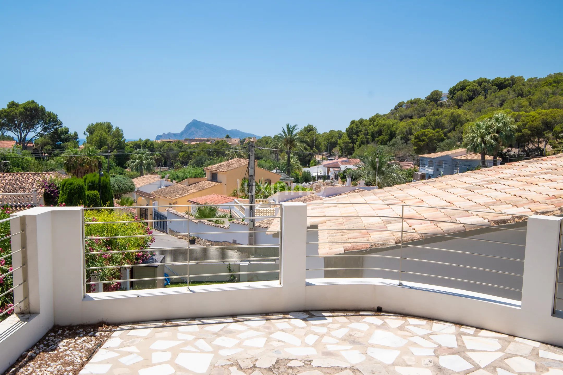 Detached 2-bedroom villa with independent studio and pool for rent in Altea — photo 18