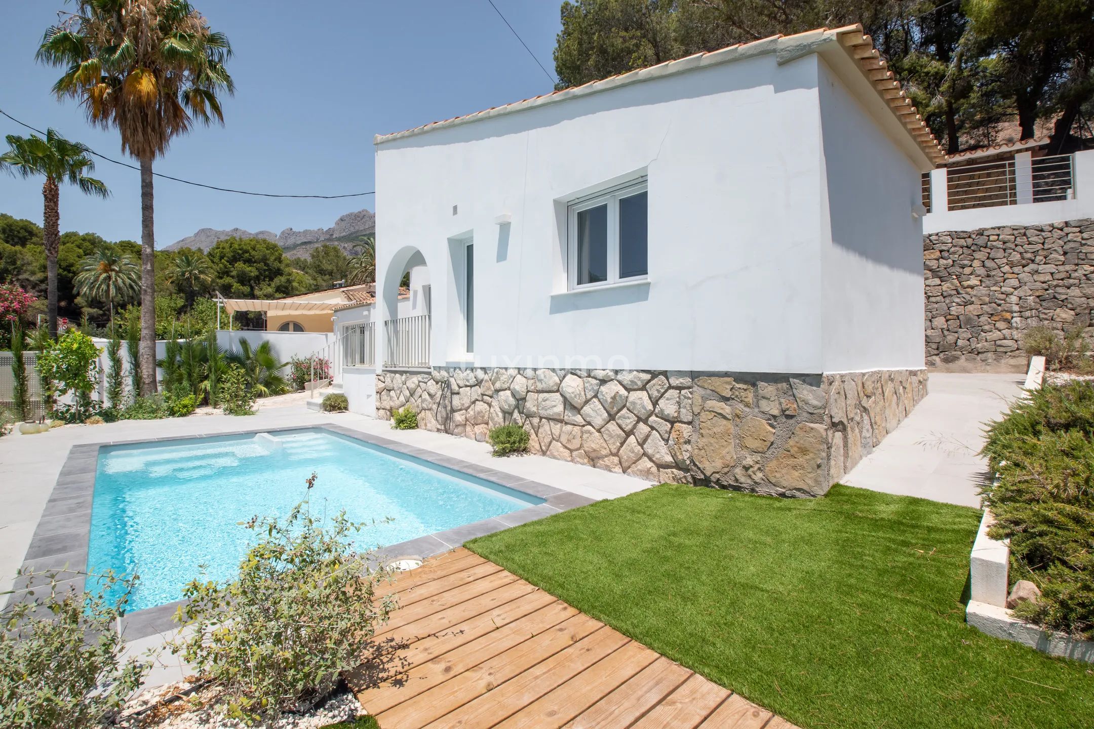 Detached 2-bedroom villa with independent studio and pool for rent in Altea — photo 2