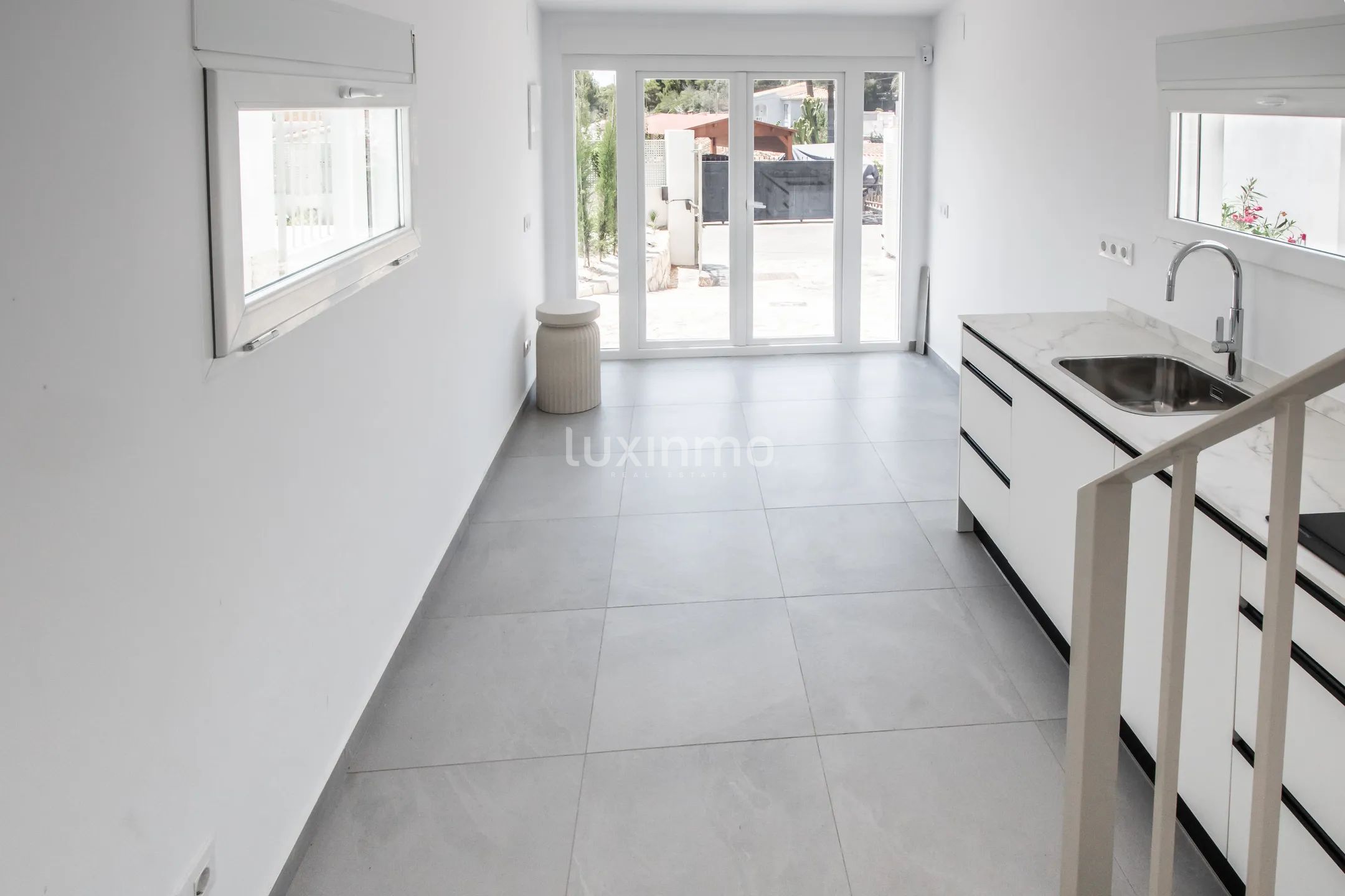 Detached 2-bedroom villa with independent studio and pool for rent in Altea — photo 14