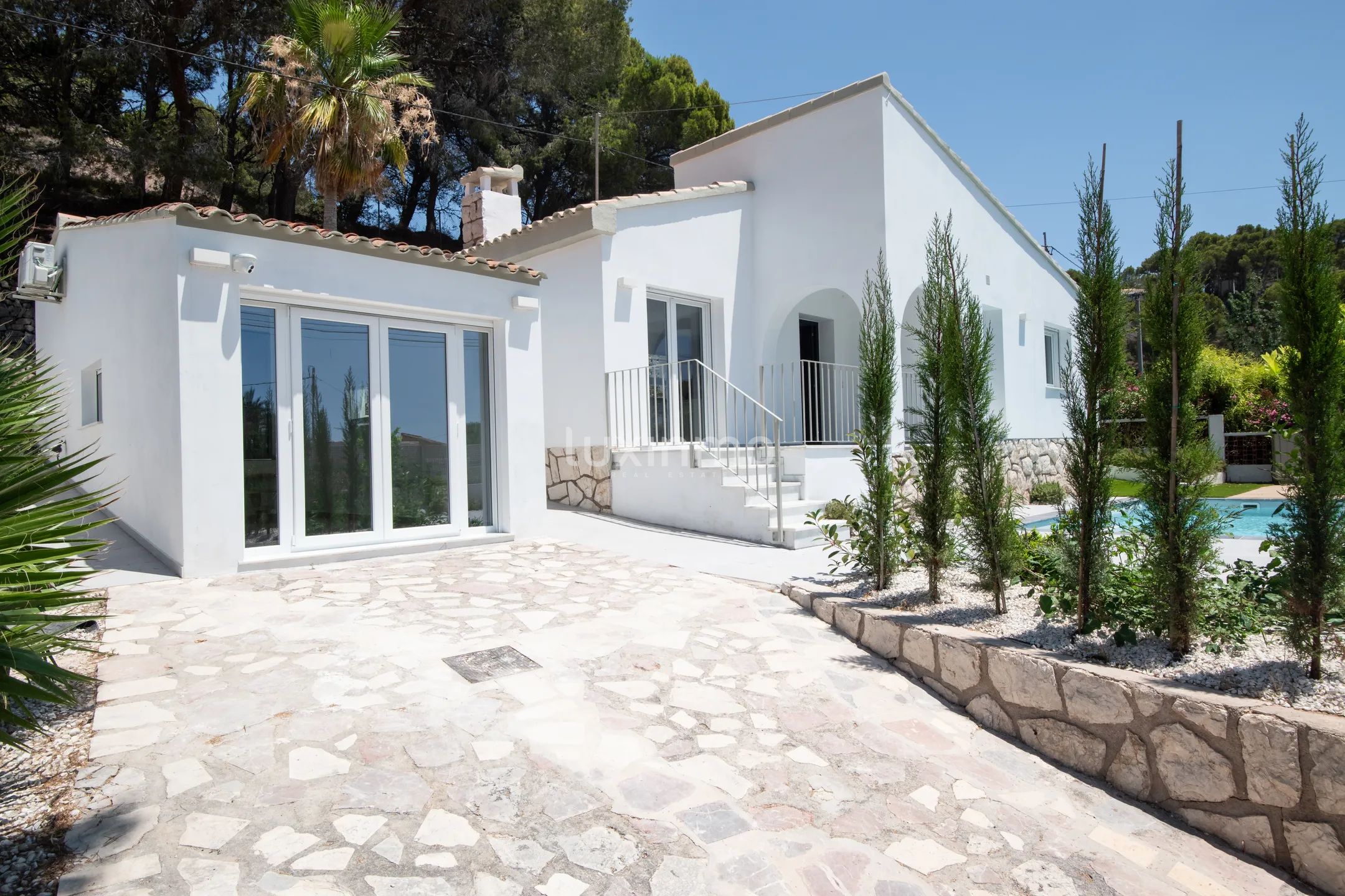Freistehende Villa mit Gästehaus und Pool zu vermieten in Altea