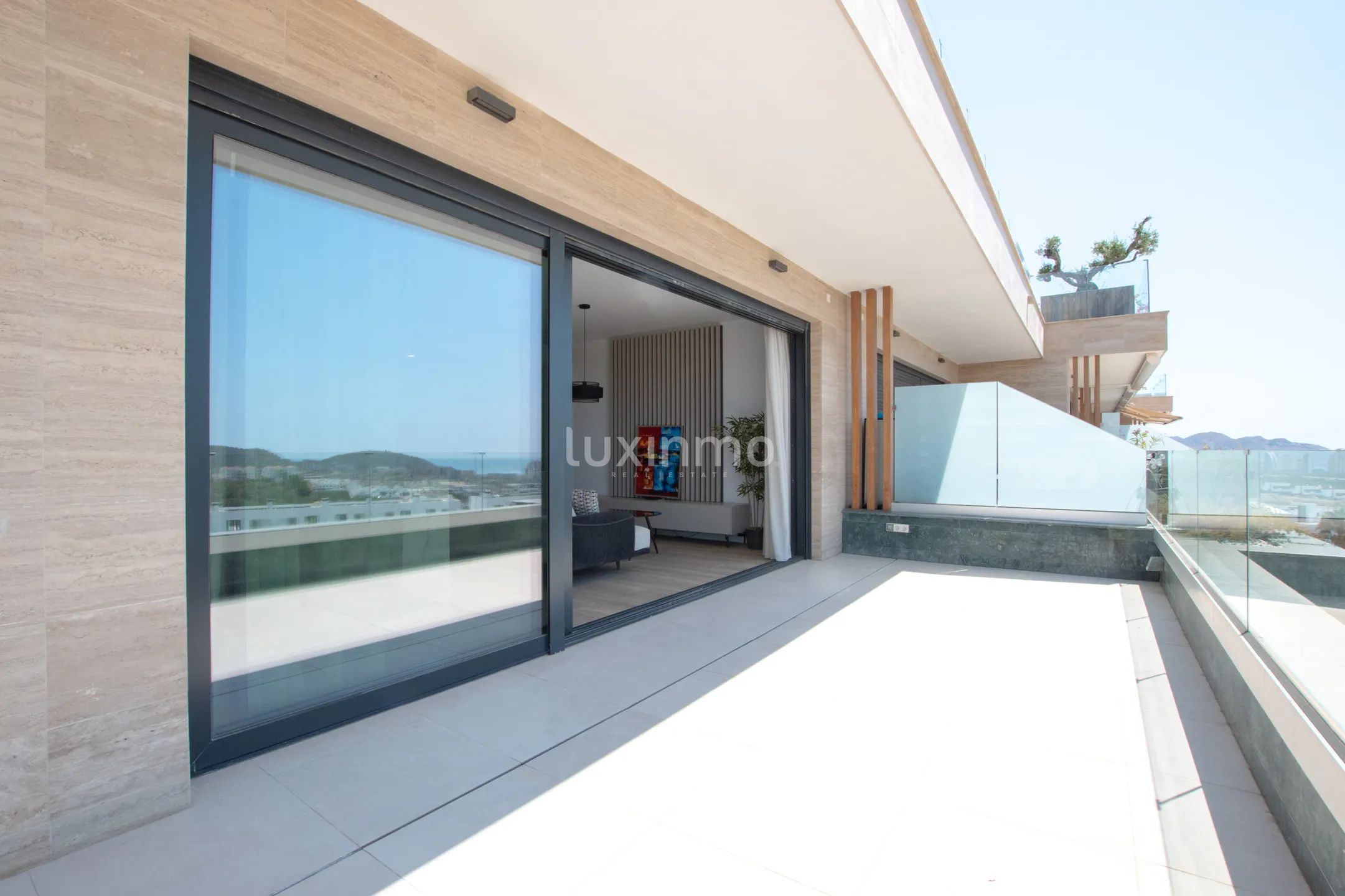 Contemporary penthouse for rent with sea views in Camporrosso Stone Valley — photo 8