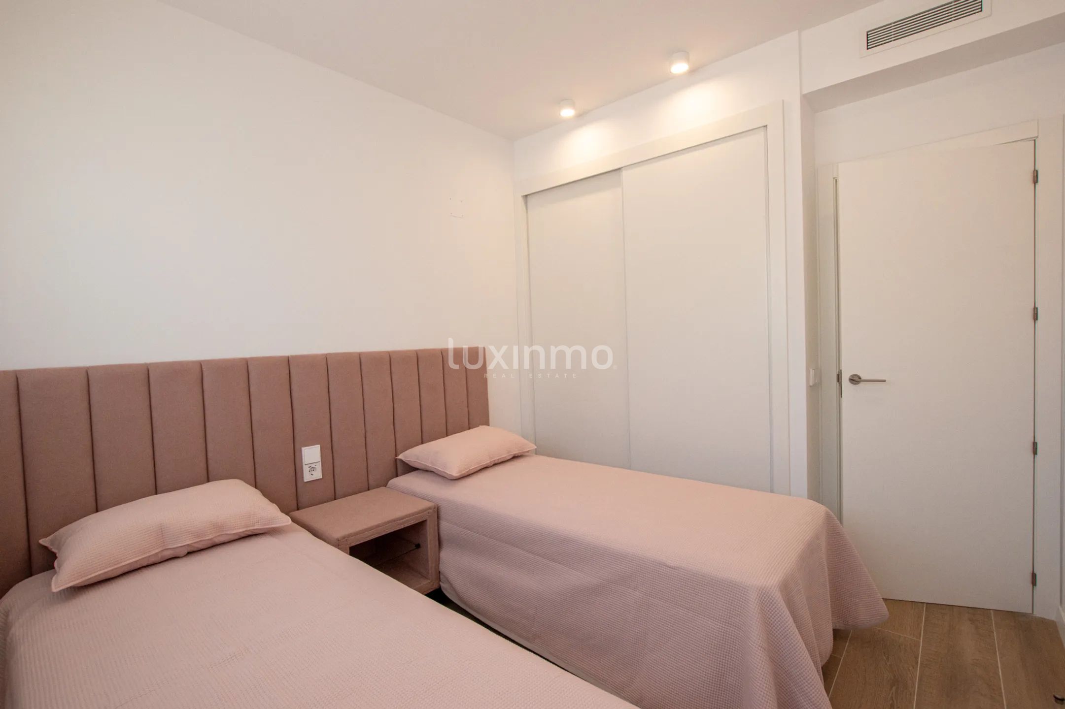 Contemporary penthouse for rent with sea views in Camporrosso Stone Valley — photo 12