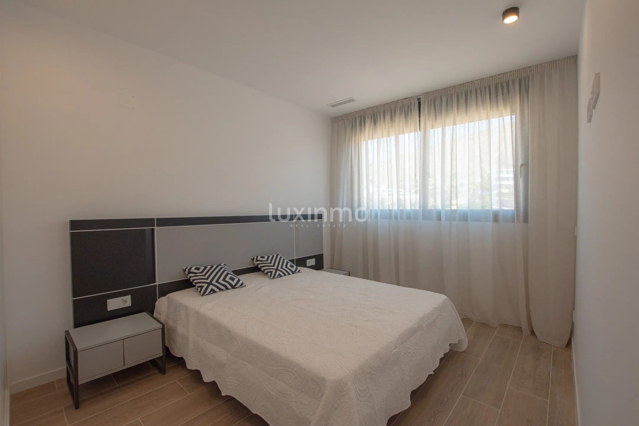 Contemporary penthouse for rent with sea views in Camporrosso Stone Valley — photo 13