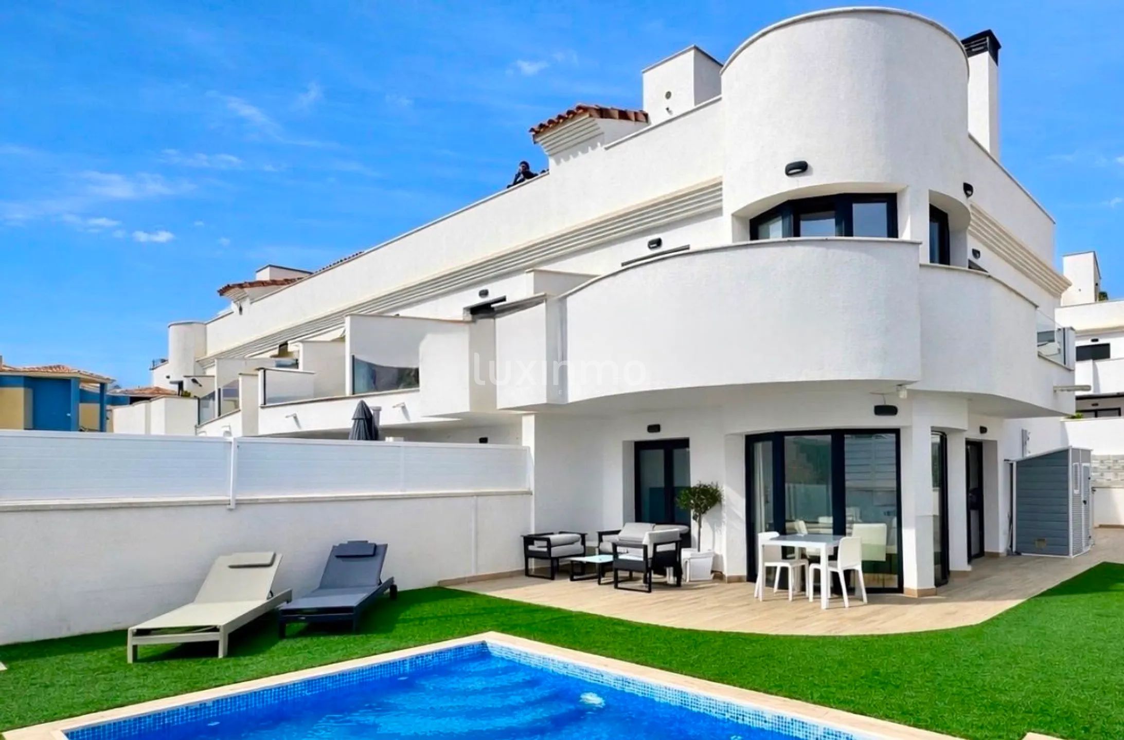 Modern duplexlägenhet med havsutsikt och privat pool i Finestrat