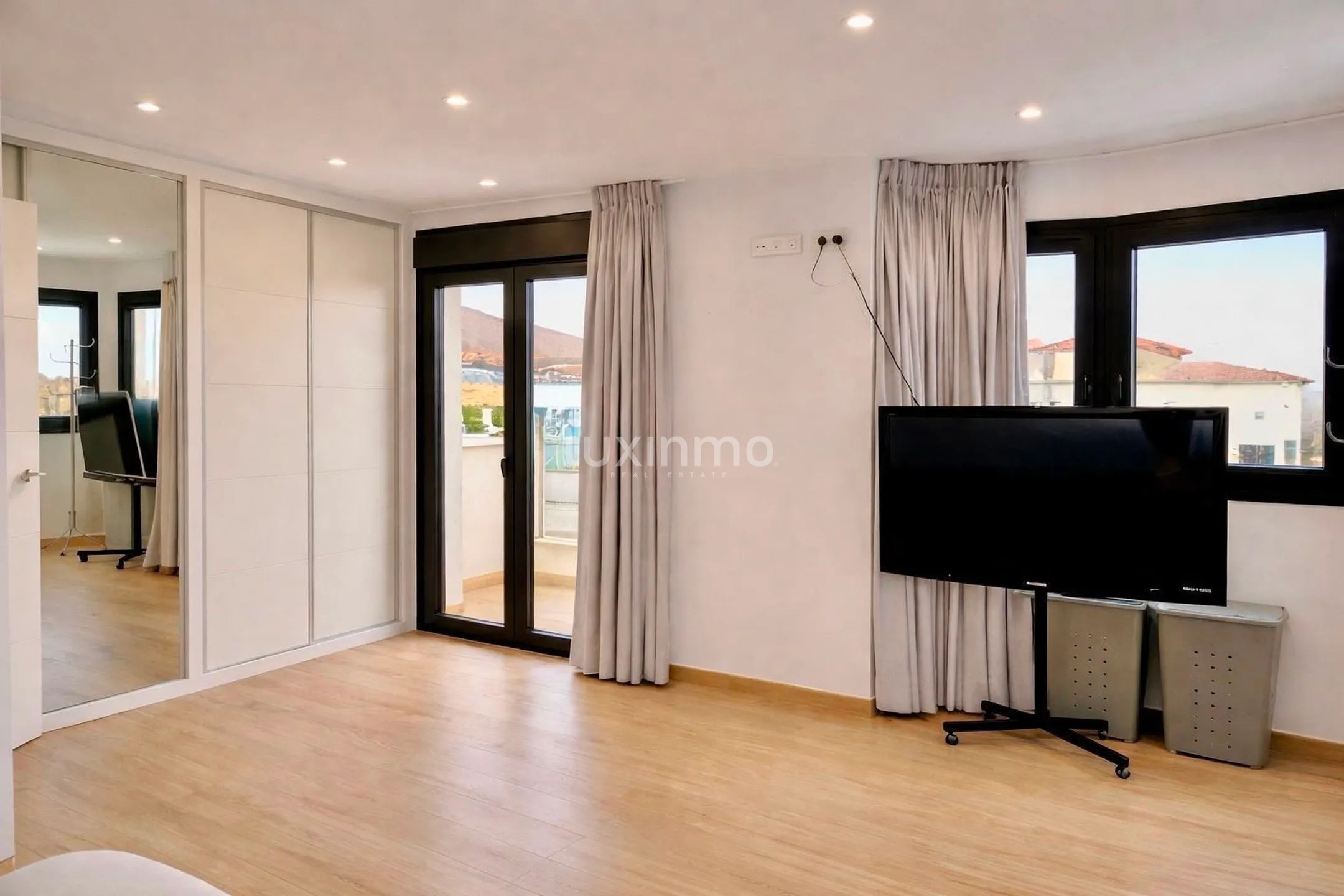 Modern sea view duplex with private pool in Finestrat — photo 9