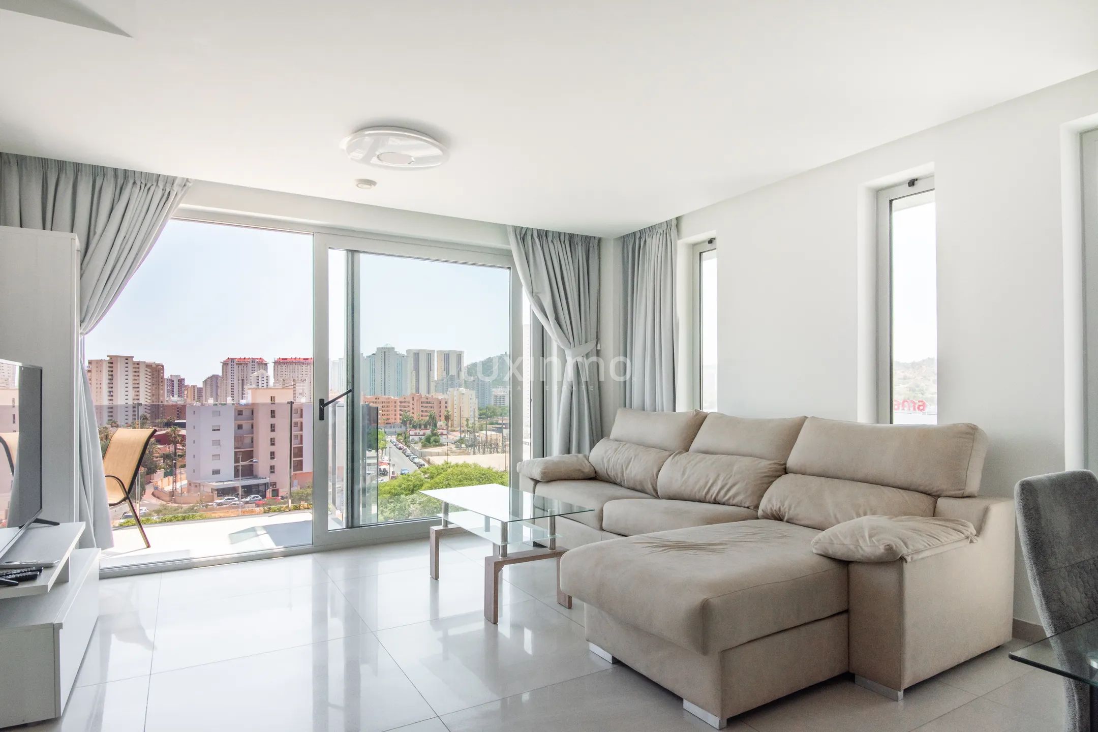 Modern flat with sea views and a terrace in Cala Finestrat