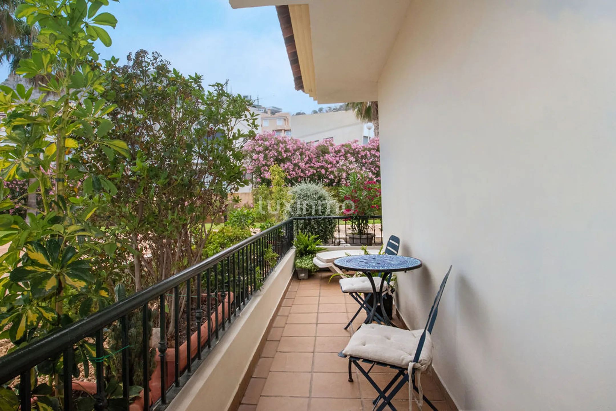 Mediterranean ground-floor flat with a large terrace in Mascarat — photo 11