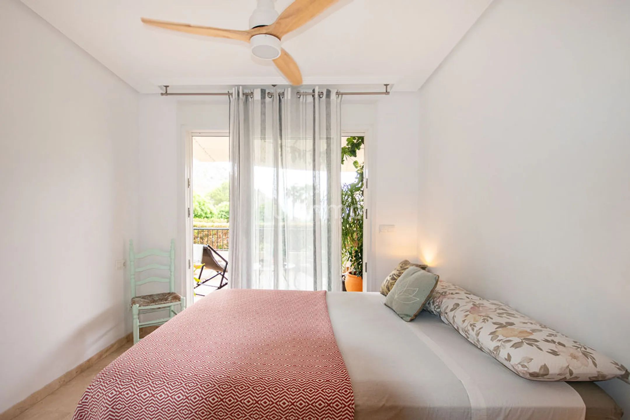 Mediterranean ground-floor flat with a large terrace in Mascarat — photo 12