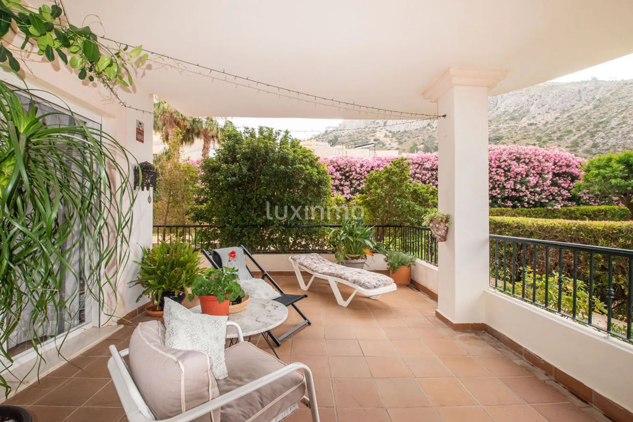Mediterranean ground-floor flat with a large terrace in Mascarat — photo 6