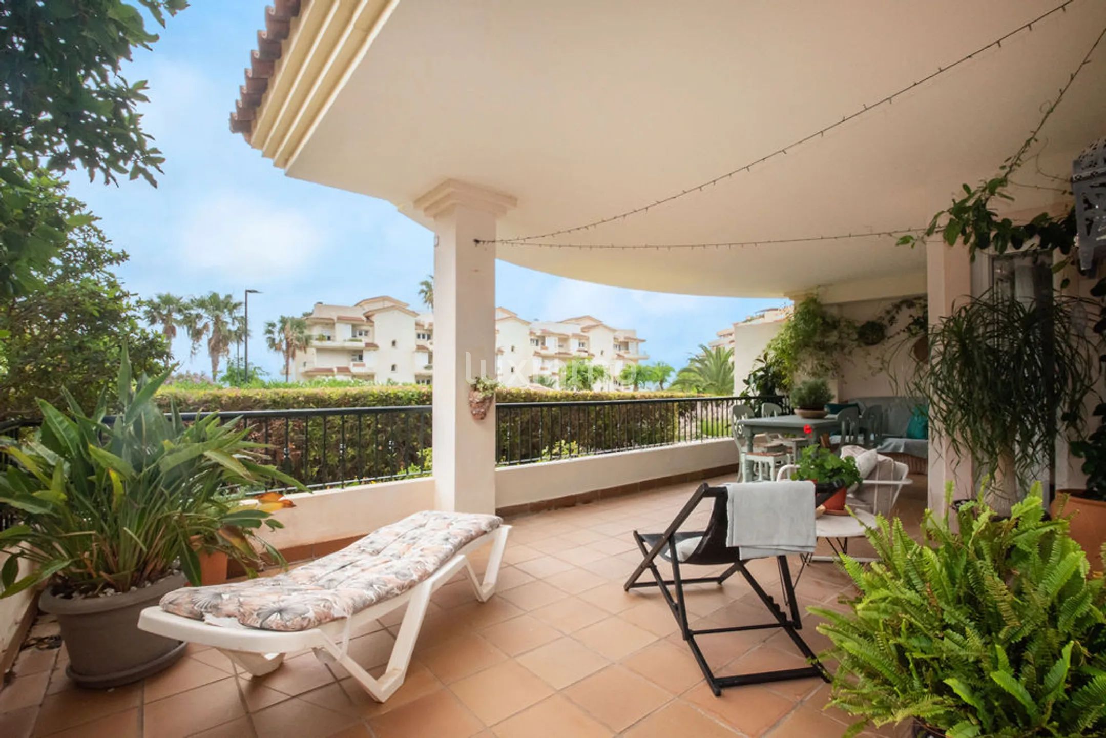 Mediterranean ground-floor flat with a large terrace in Mascarat — photo 2
