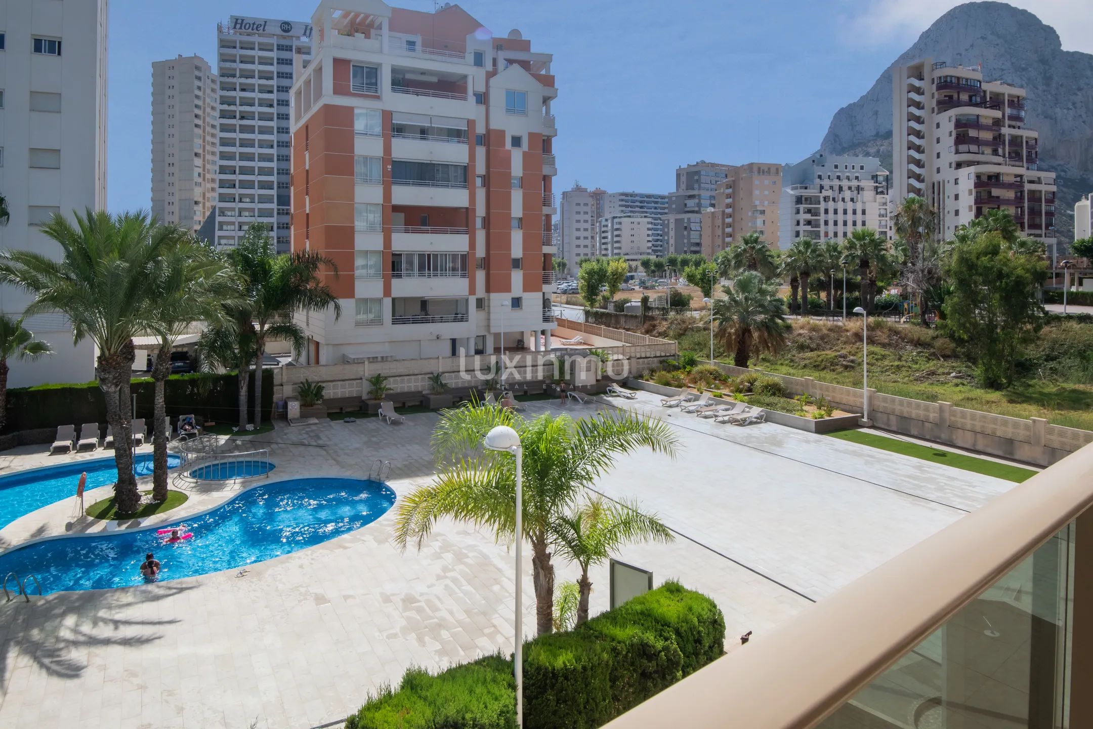 Apartment with garage, open views and pool in Calpe — photo 12