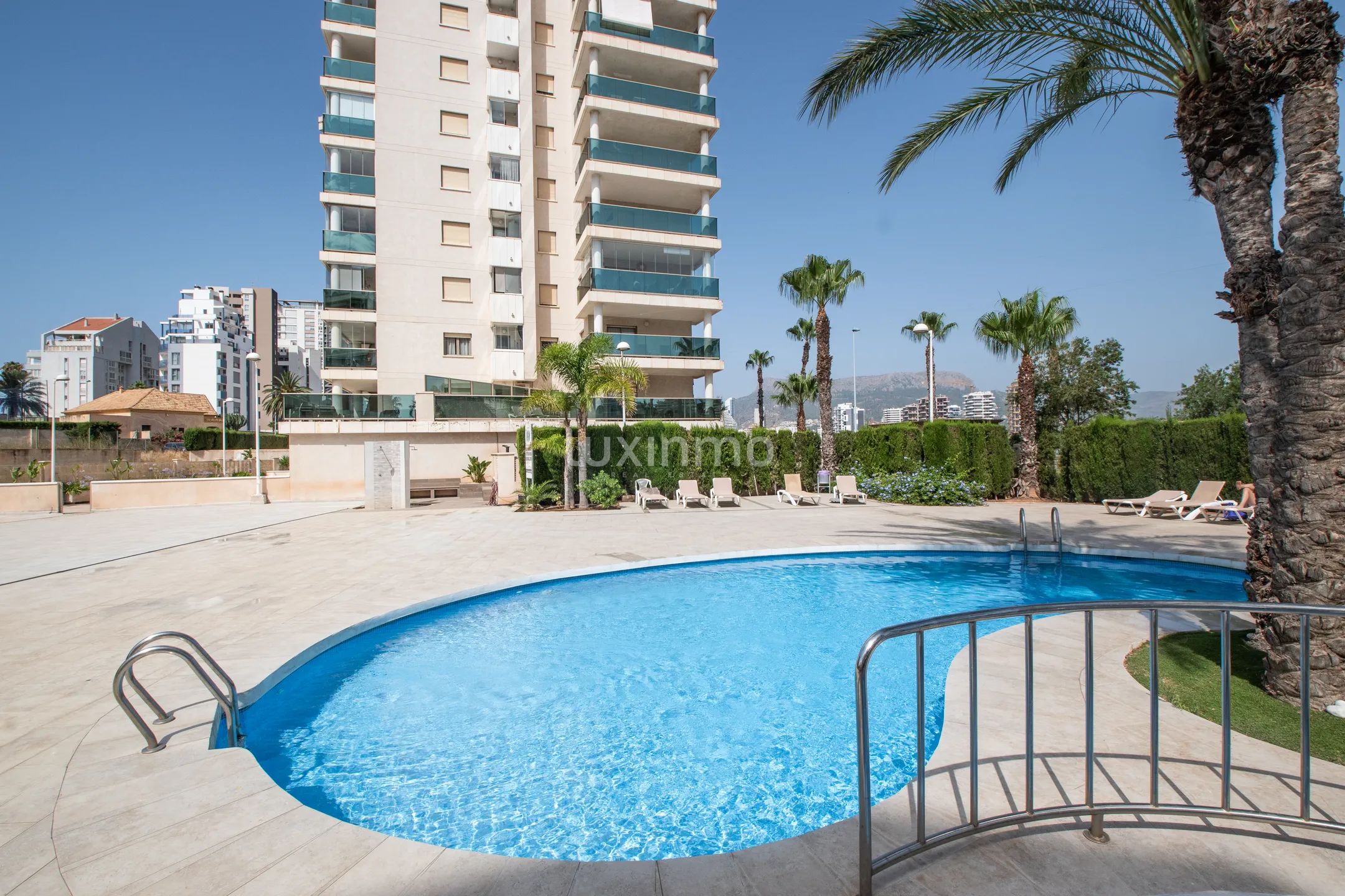 Moderno piso de 2 dormitorios con terraza y vistas al lago en Calpe