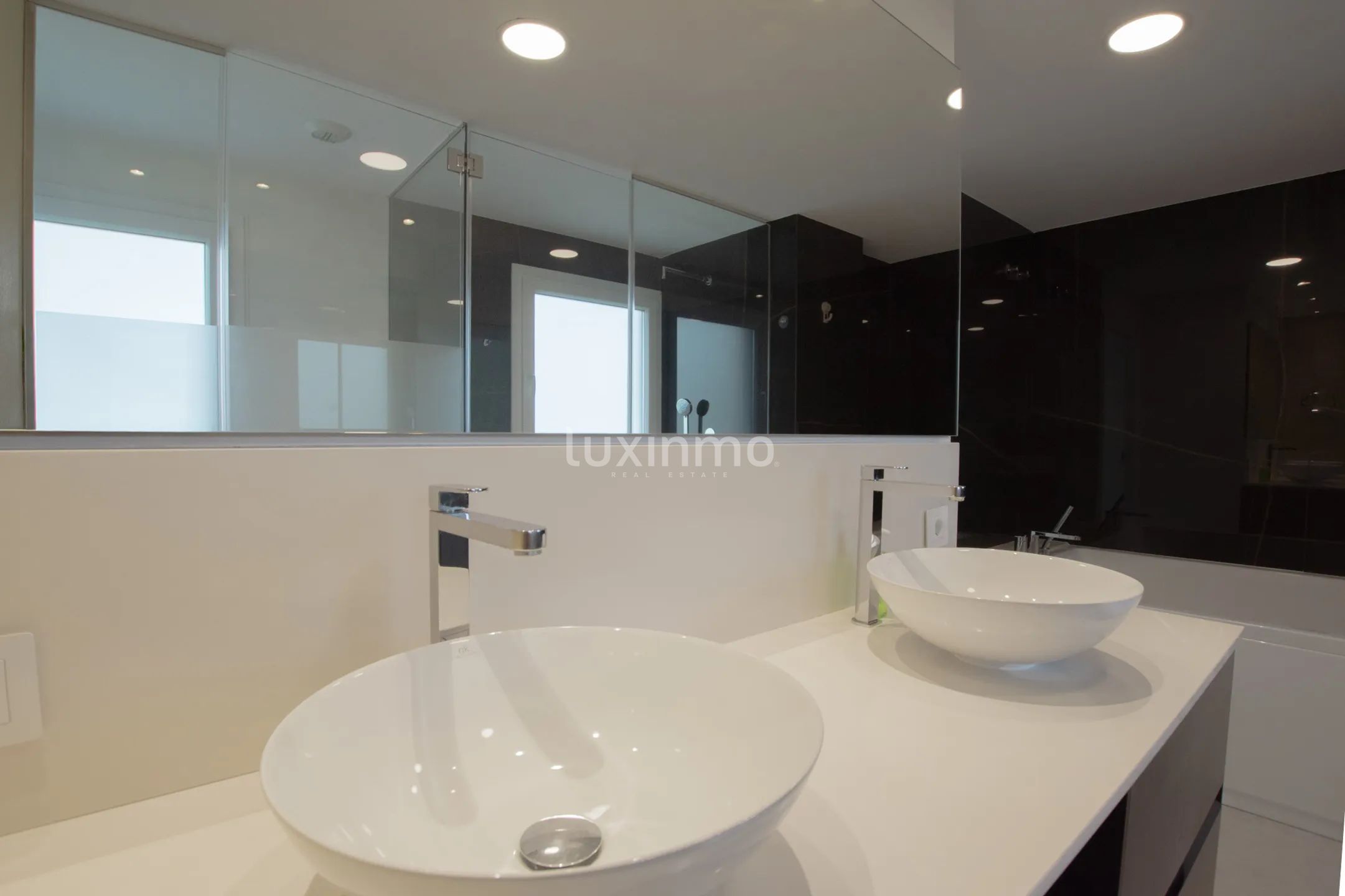 A modern penthouse with sea views in Oliva Nova — photo 23
