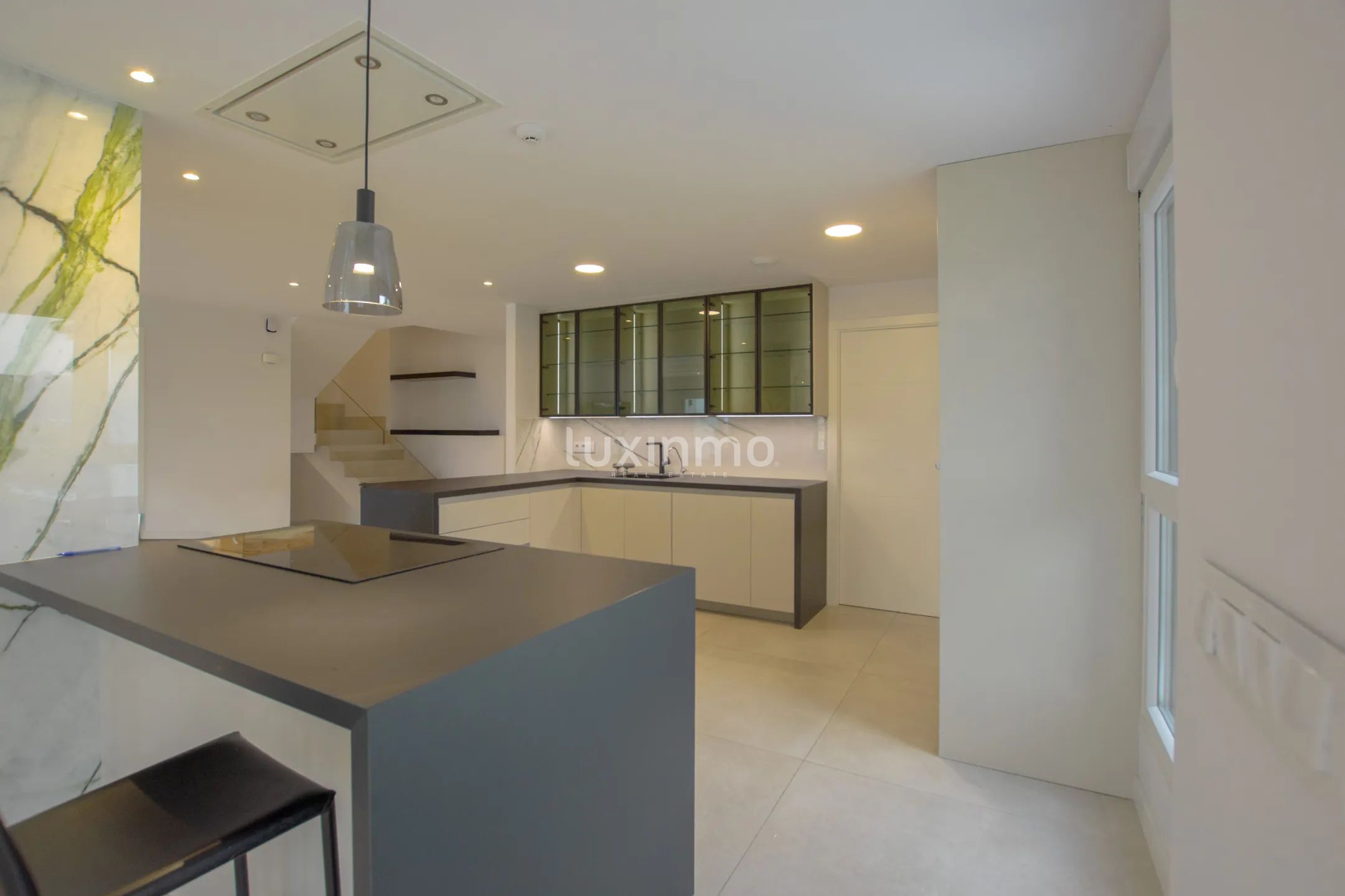 A modern penthouse with sea views in Oliva Nova — photo 12