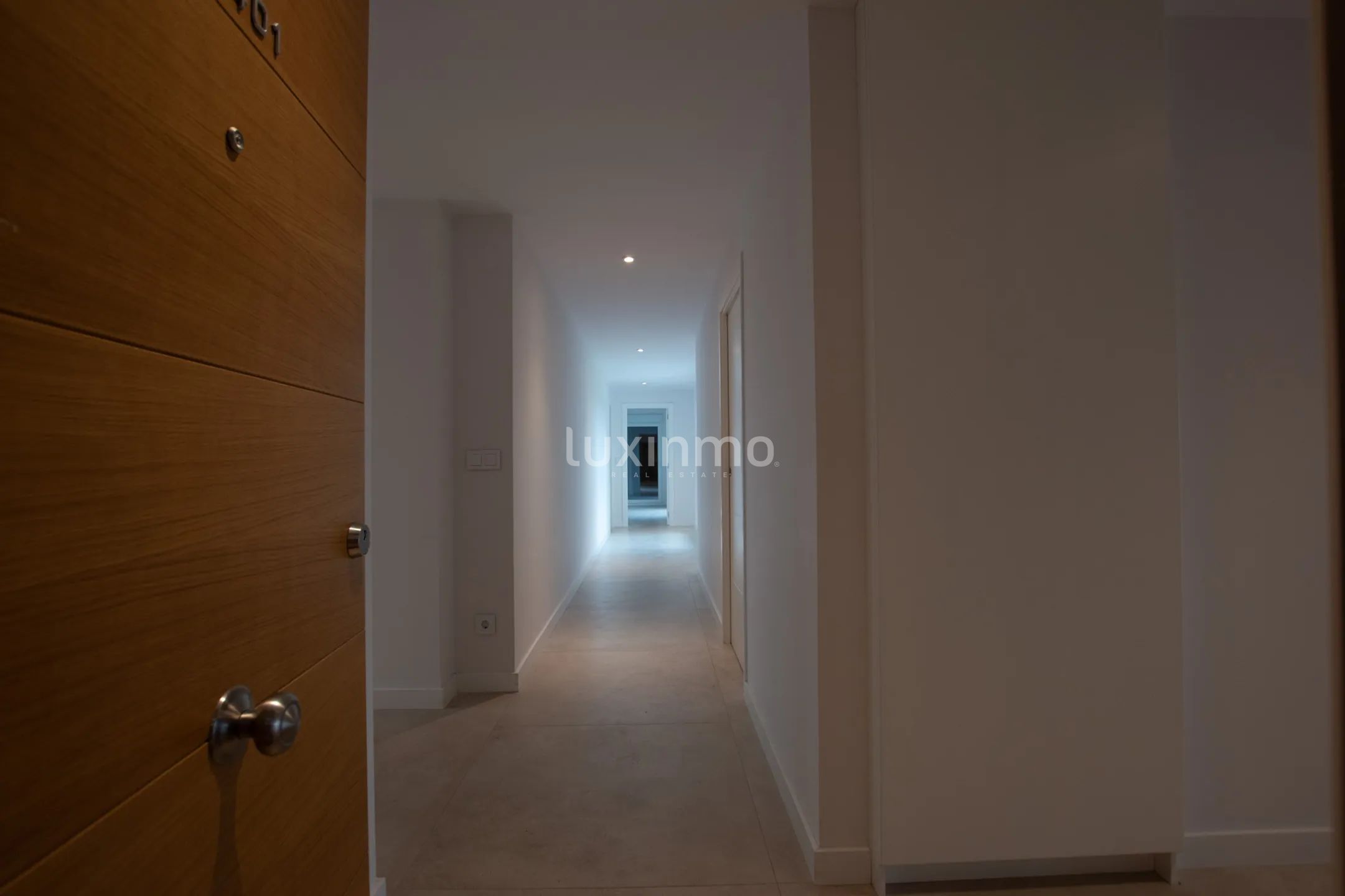 A modern penthouse with sea views in Oliva Nova — photo 8