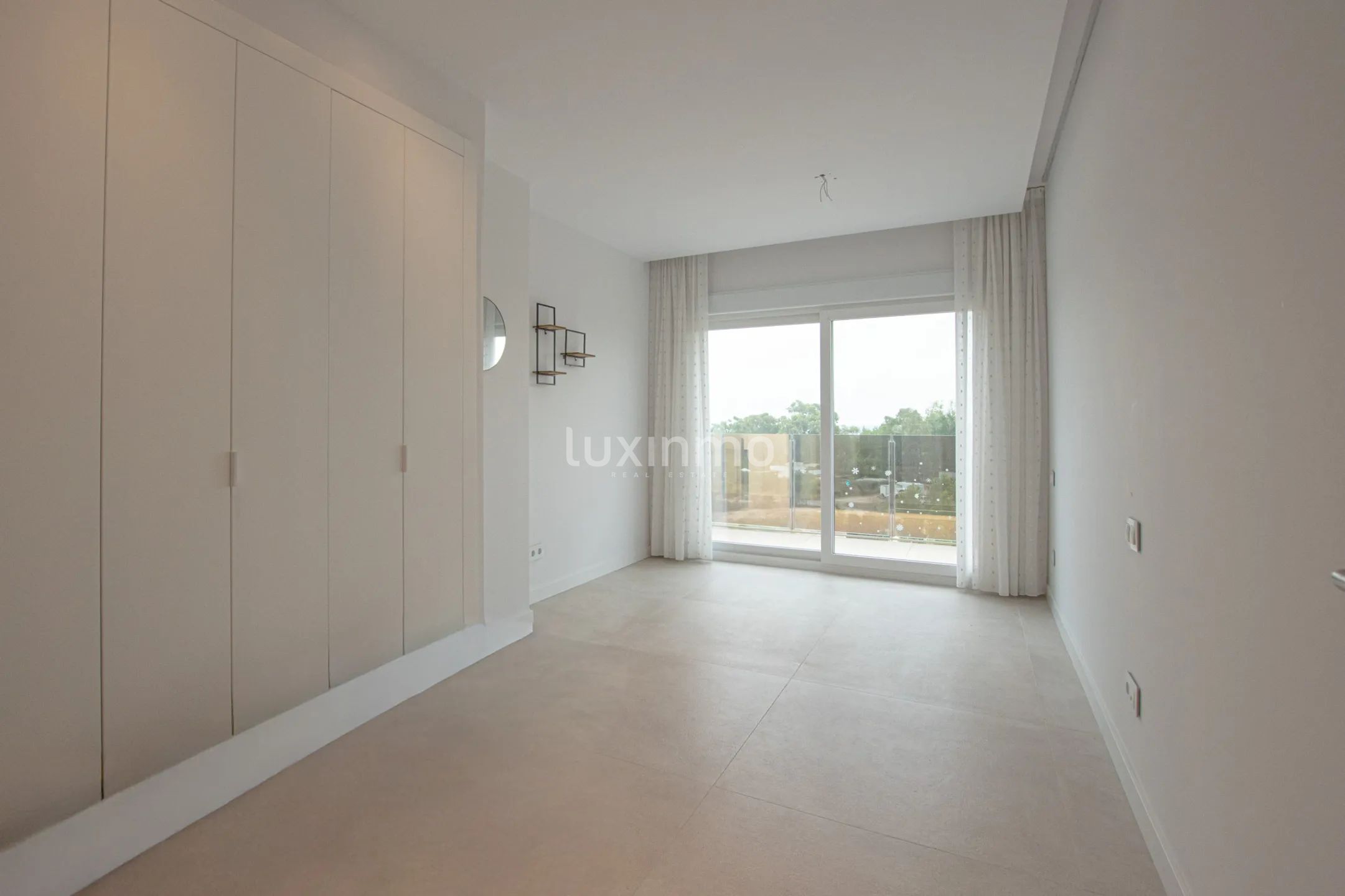 A modern penthouse with sea views in Oliva Nova — photo 21