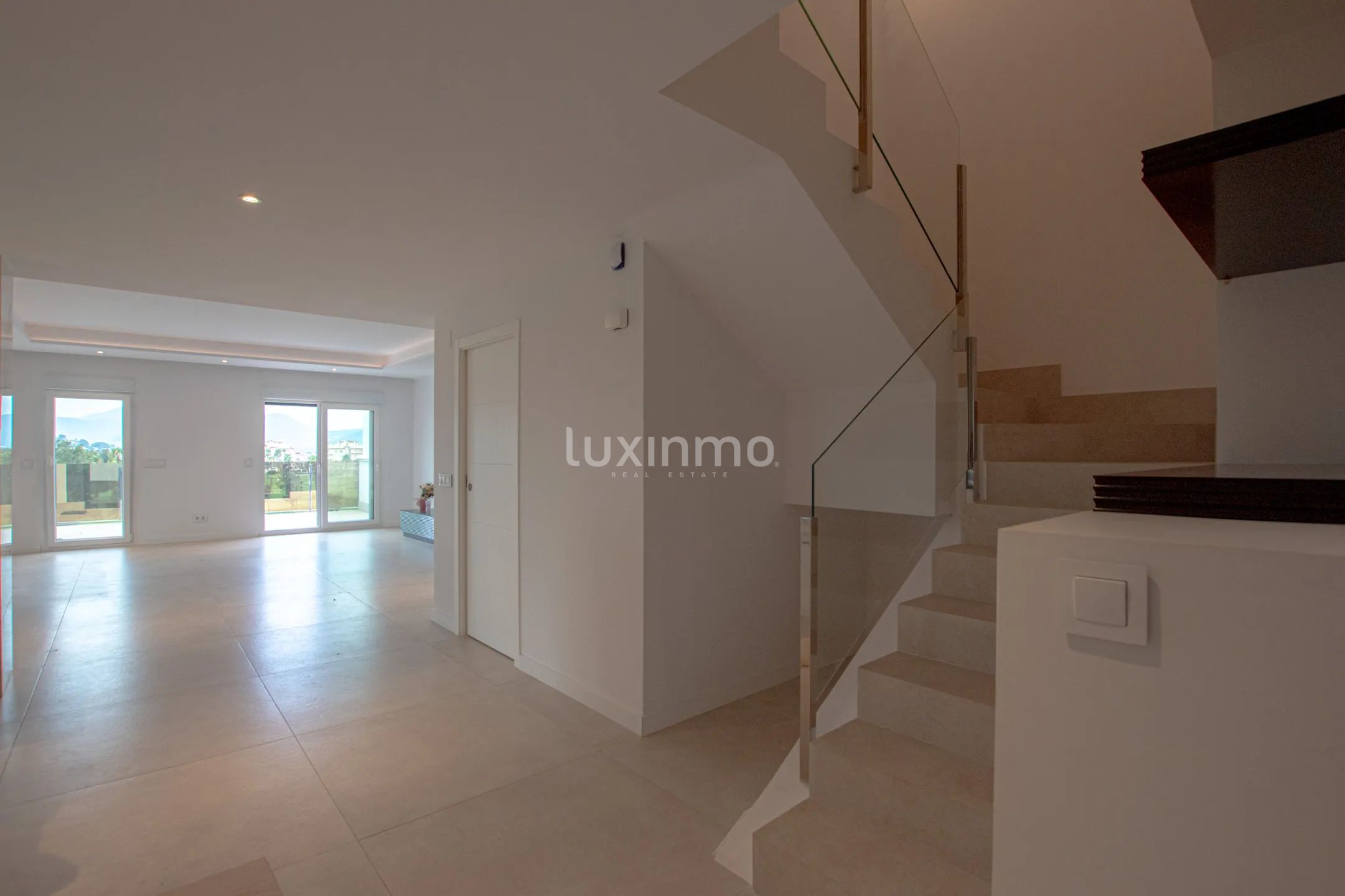 A modern penthouse with sea views in Oliva Nova — photo 35