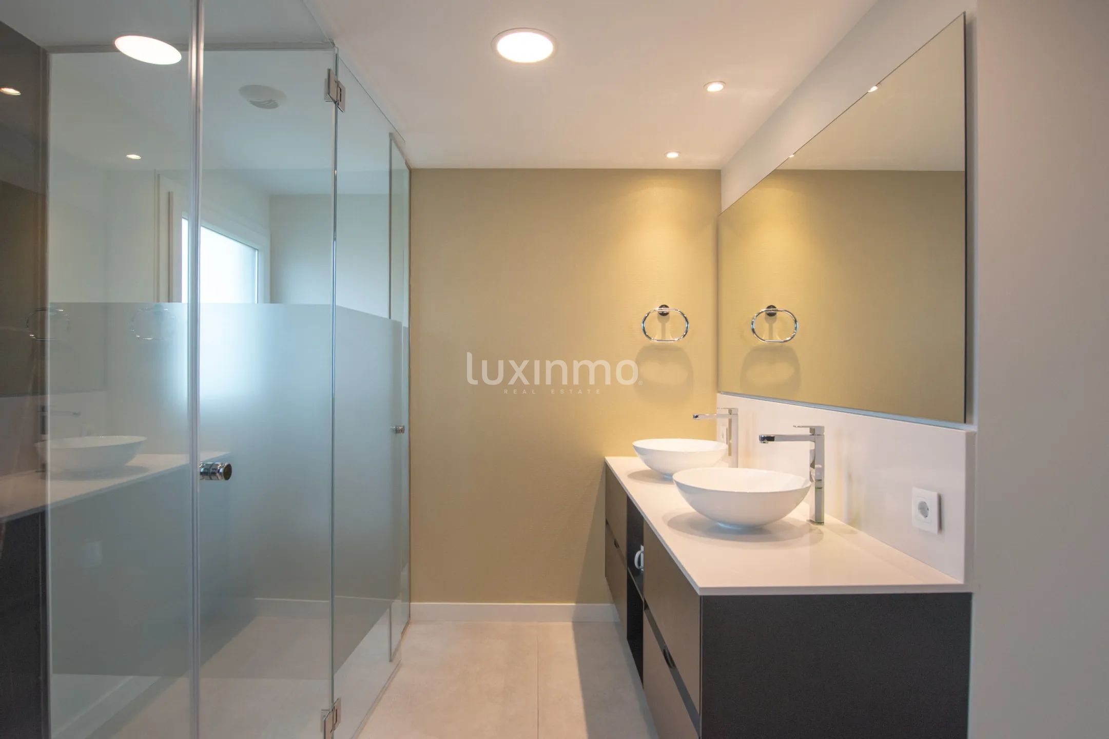 A modern penthouse with sea views in Oliva Nova — photo 22