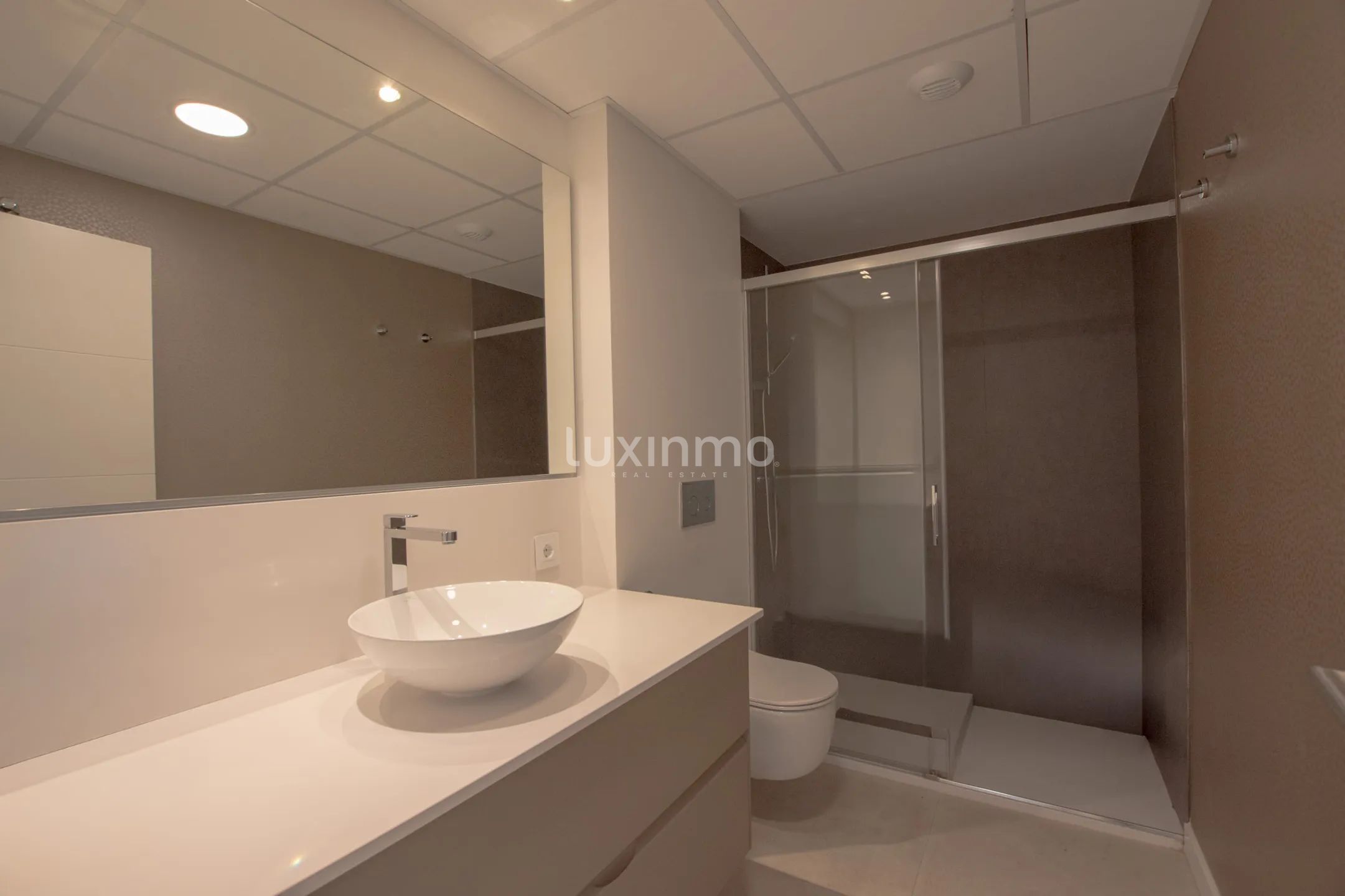 A modern penthouse with sea views in Oliva Nova — photo 29