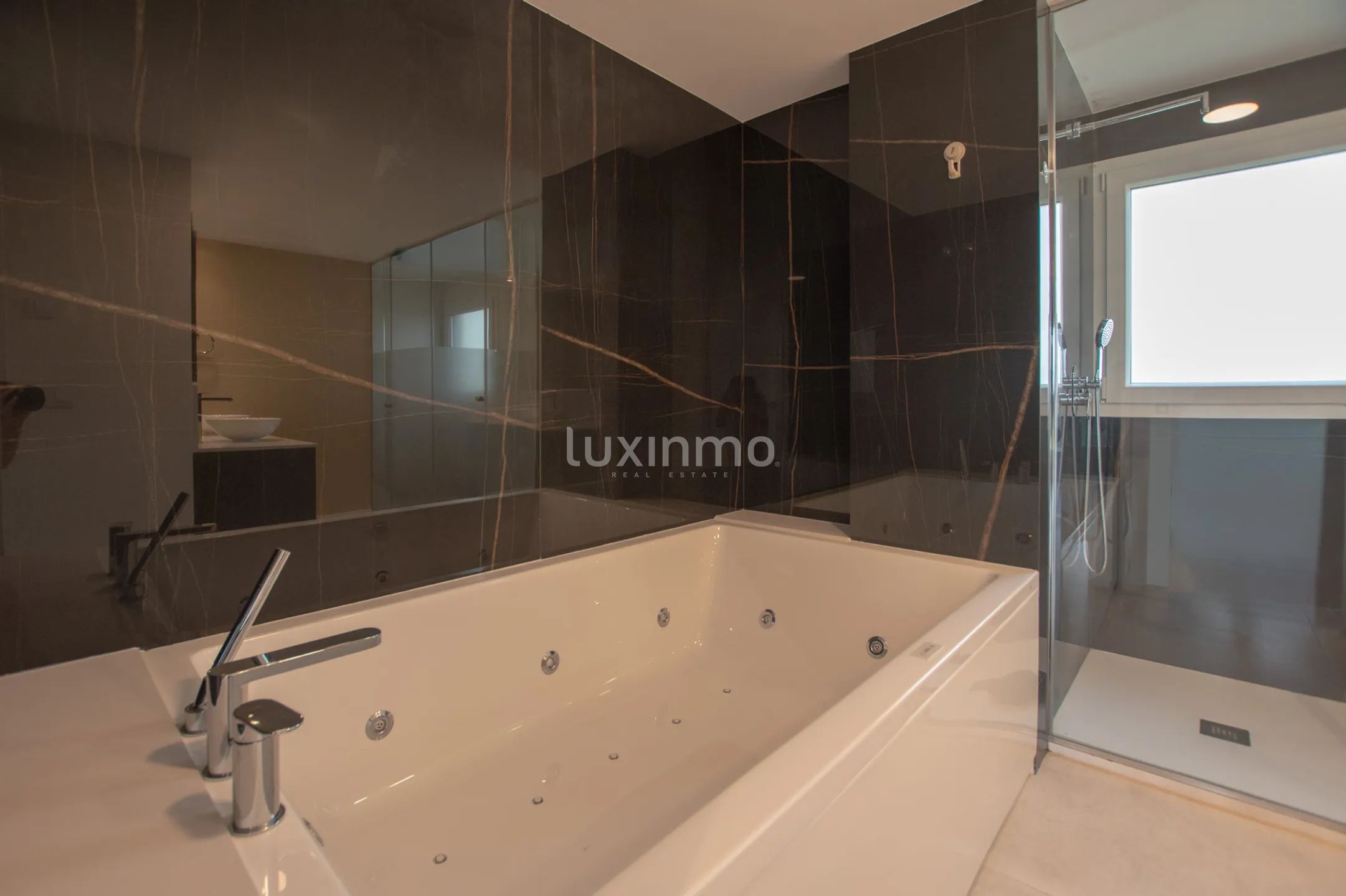 A modern penthouse with sea views in Oliva Nova — photo 25